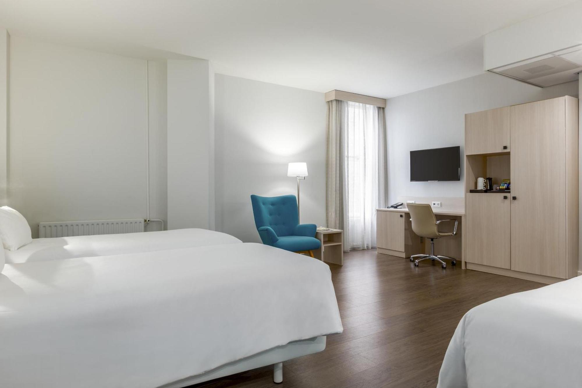 Standard Triple Room with City View,1742570881:JPEG