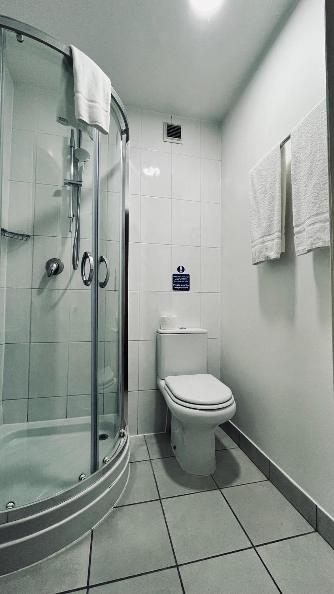 Twin Room,1742568277:JPEG