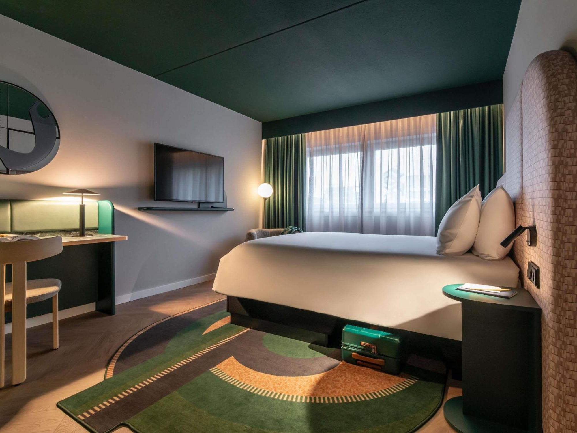 TRIBE MAX Double Room with Sleeper Chair,1742568369:JPEG