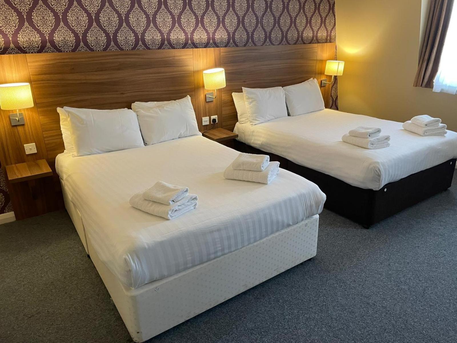 Quarto Econômico com 2 Camas de Solteiro