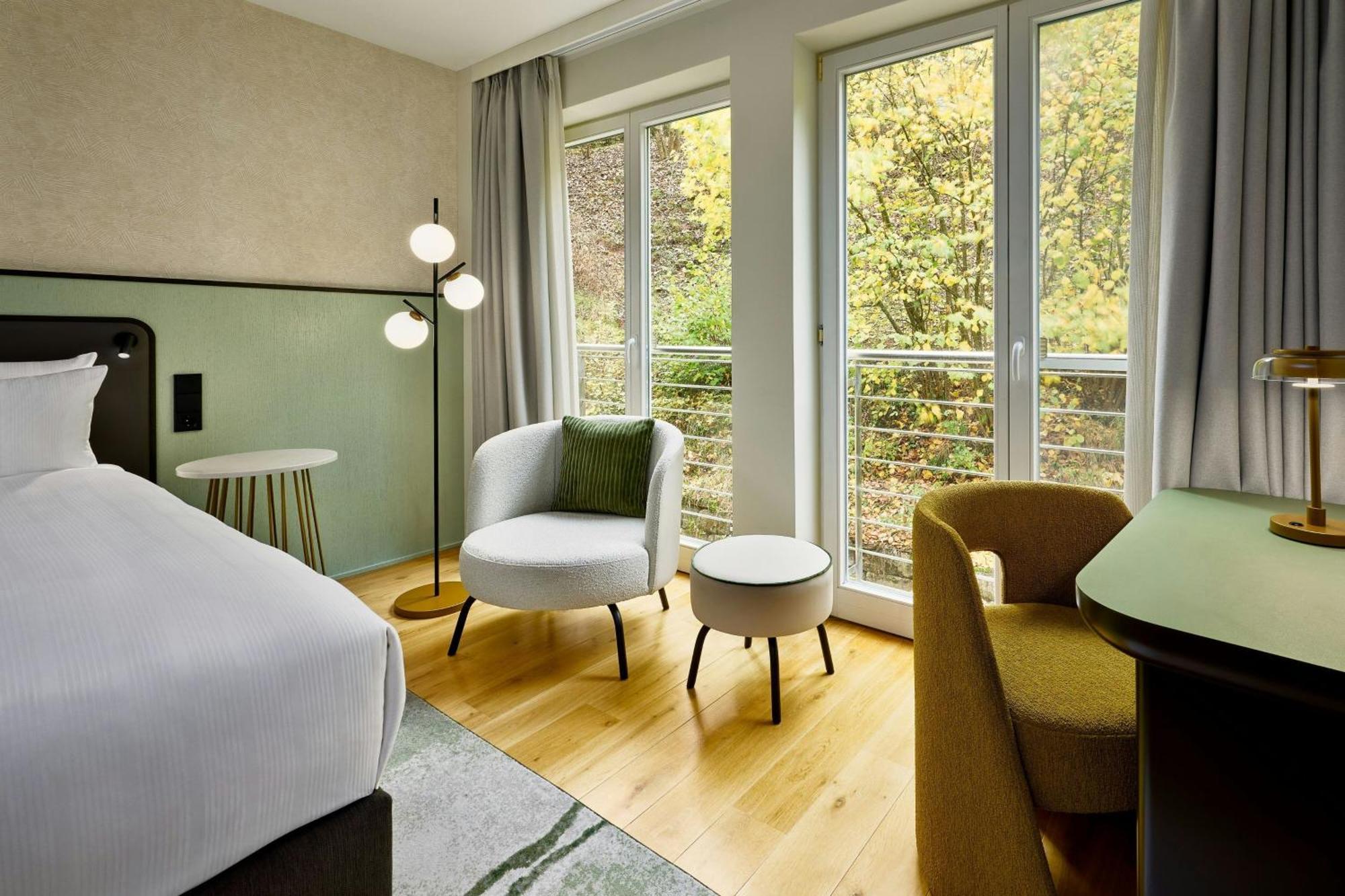 Park Deluxe King Room Balcony Garden View