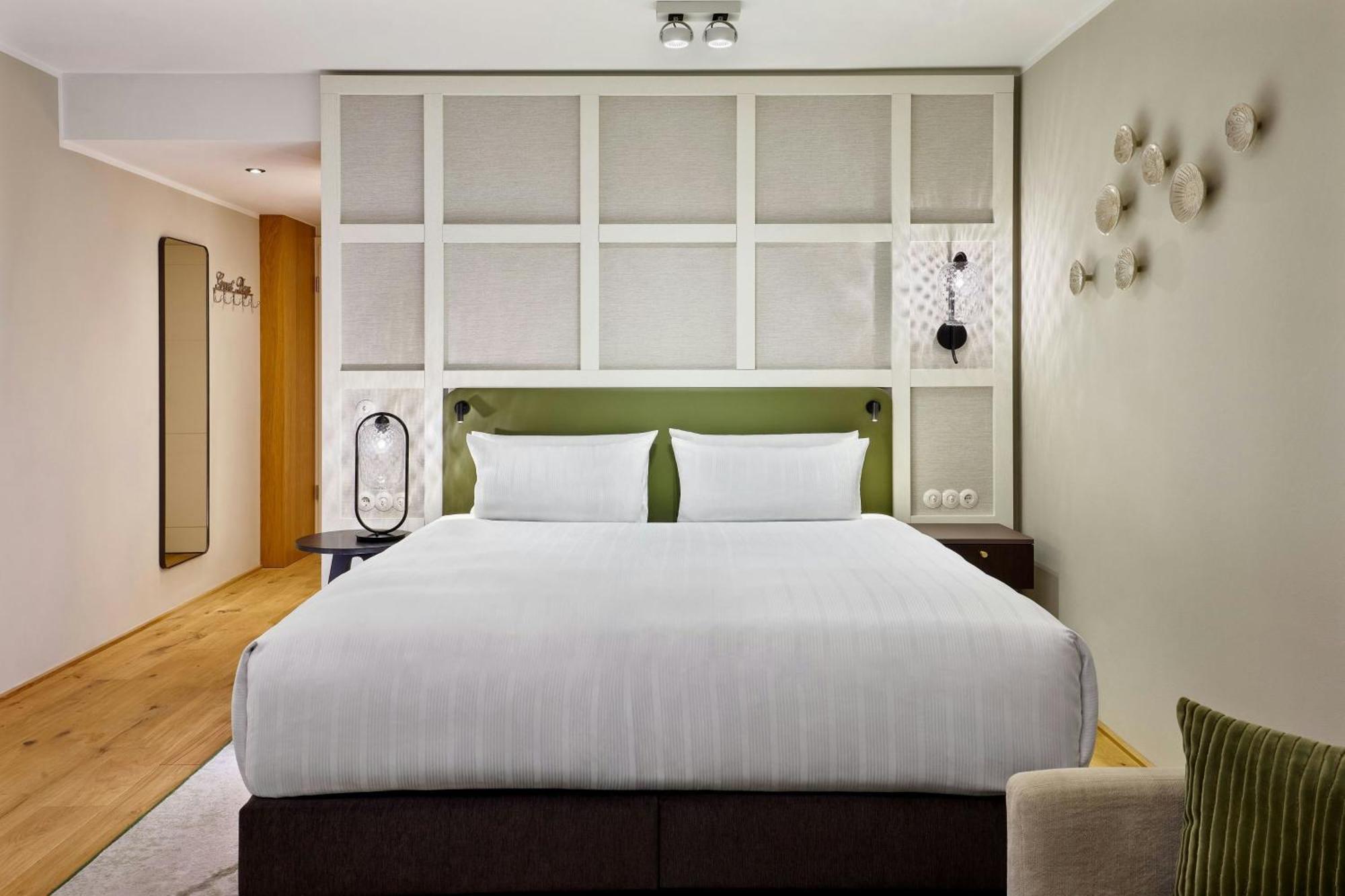 Park Superior King Room Garden View