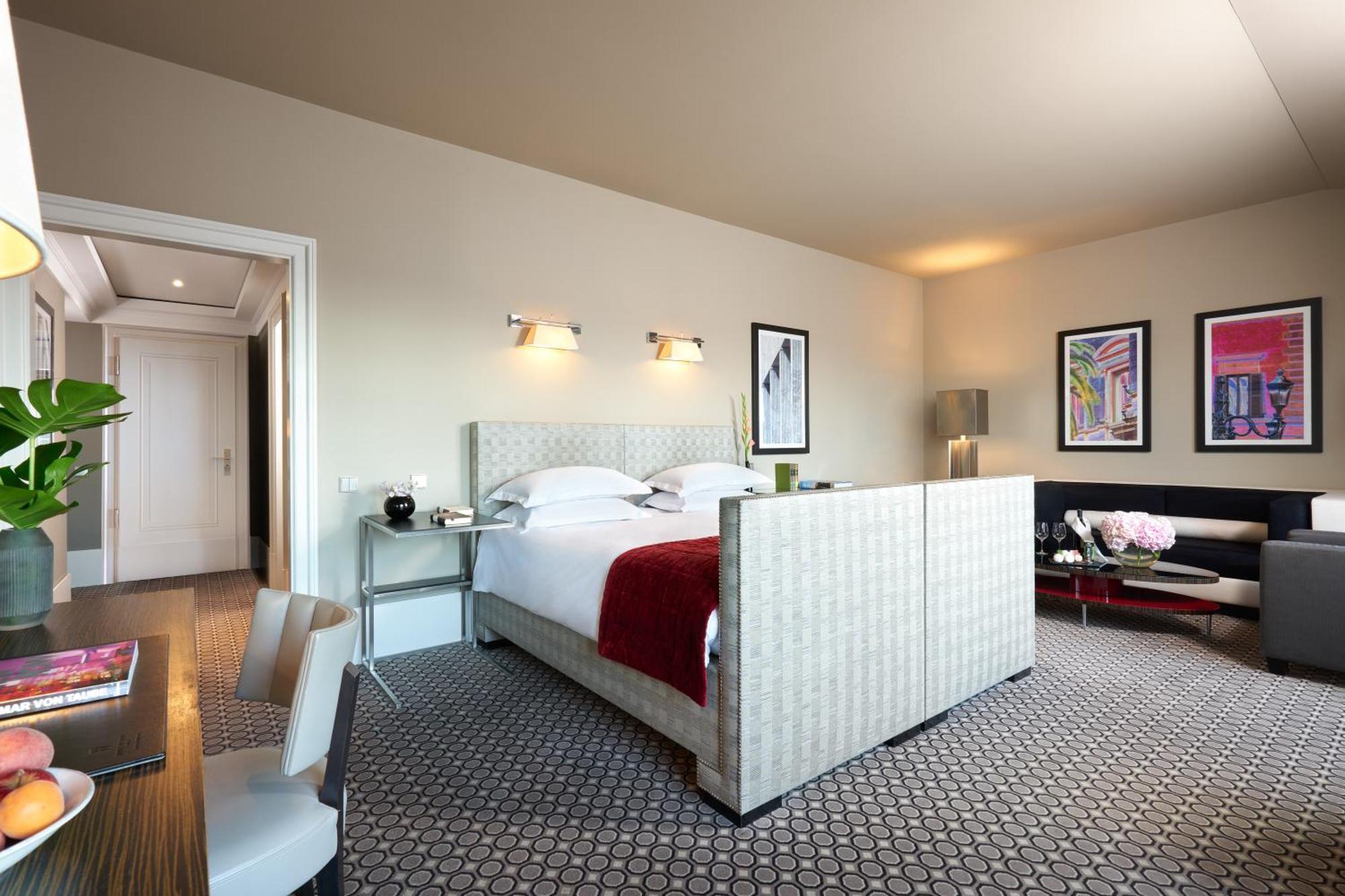 Deluxe King Suite