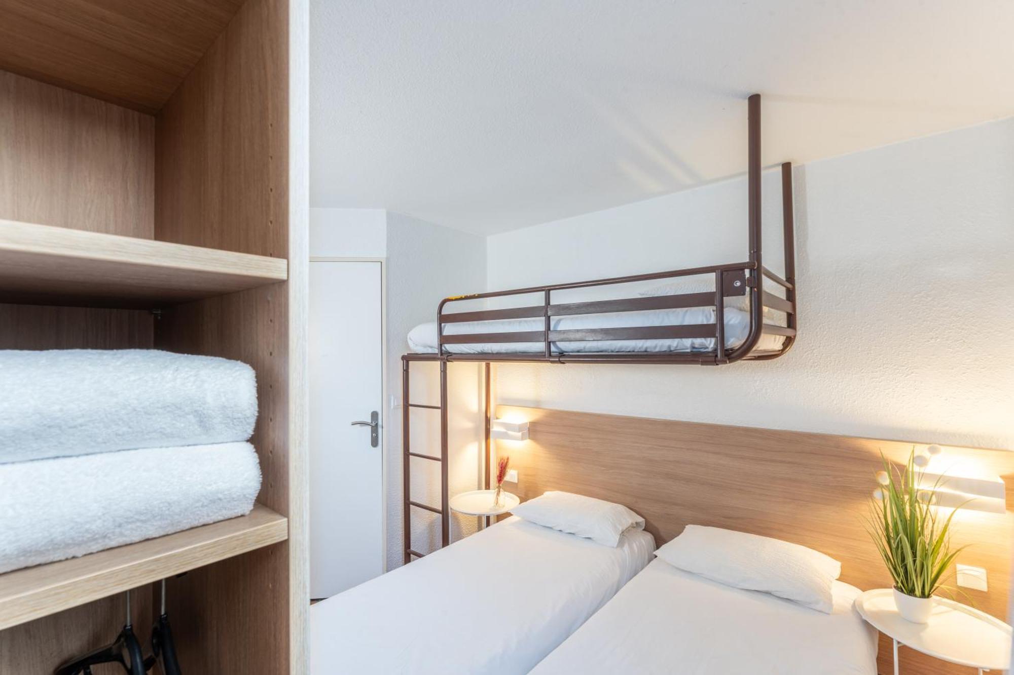 Triple Room 3 Single Beds