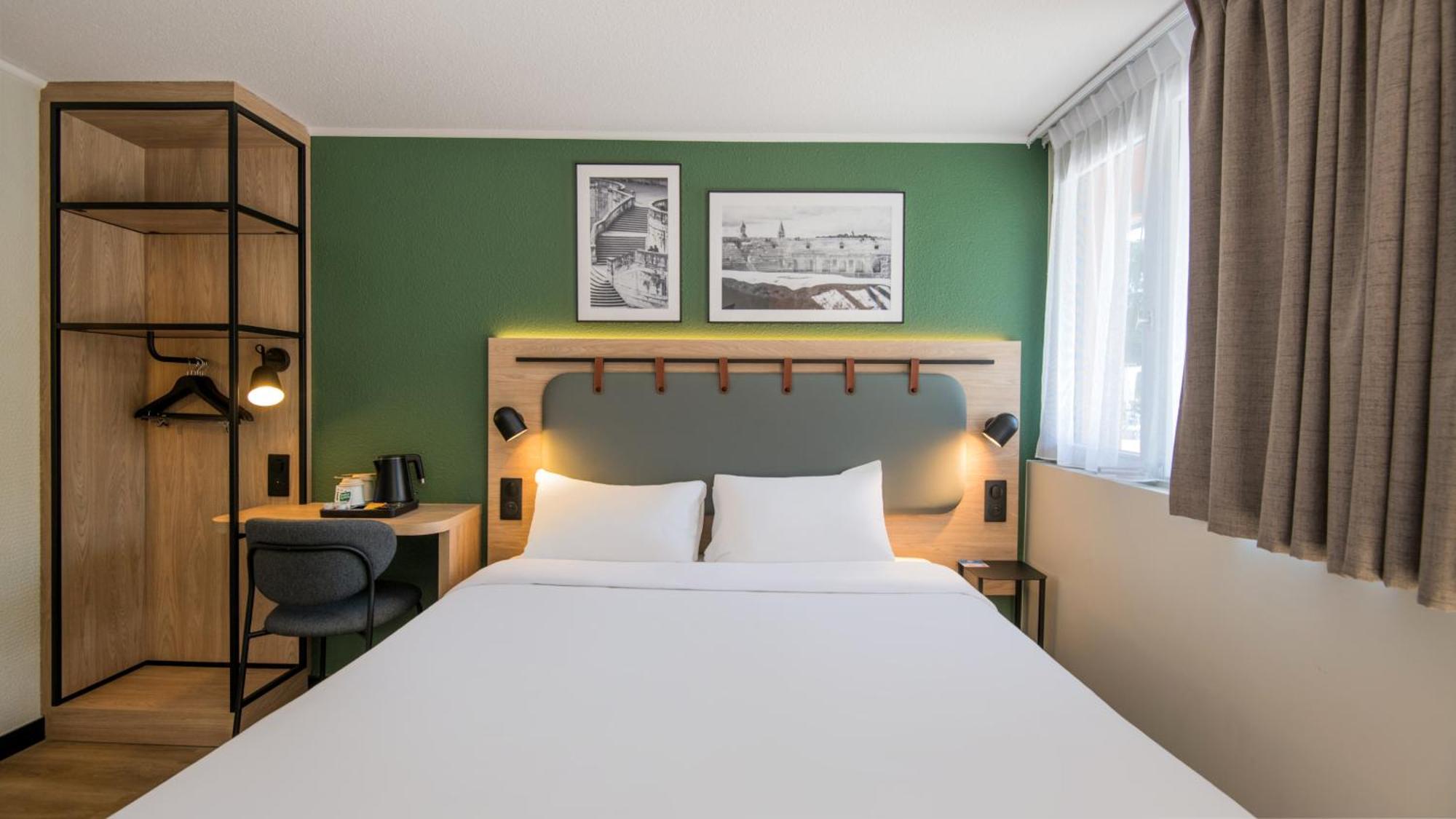 Standard Queen Room