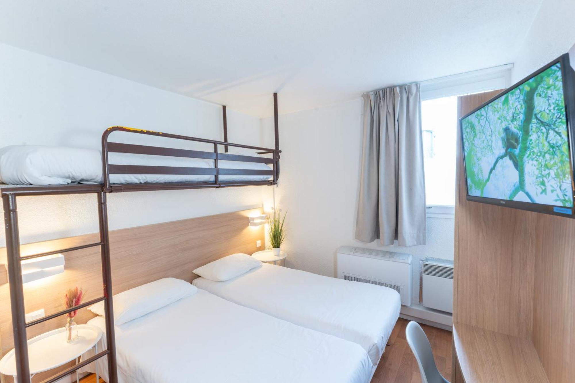 Triple Room 3 Single Beds