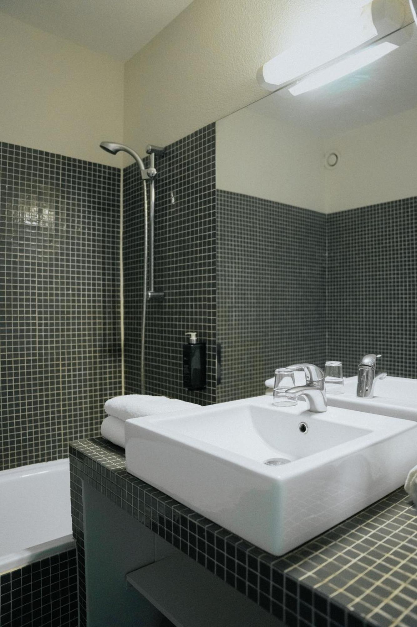 Triple Room,1758264141:JPEG