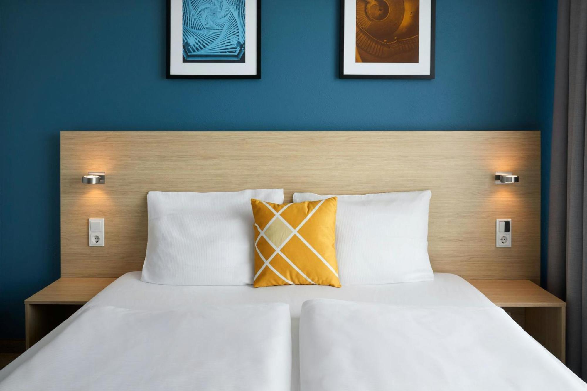 Standard King Room Street View