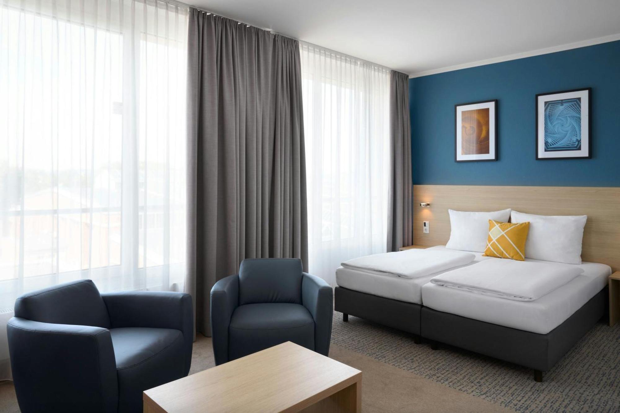 Spacious Standard King Room Courtyard View