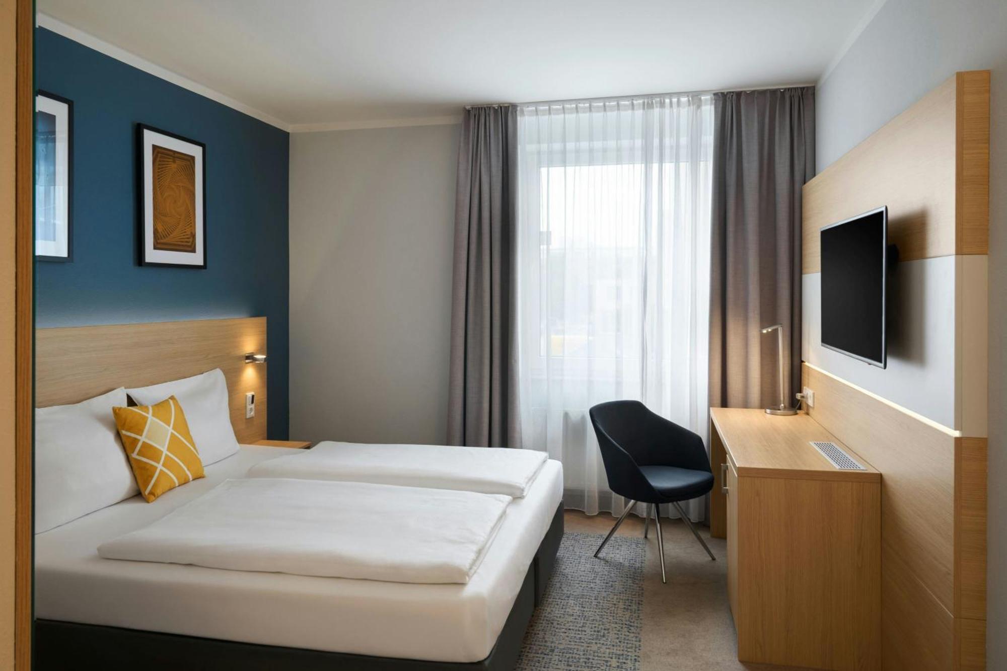 Standard King Room Street View