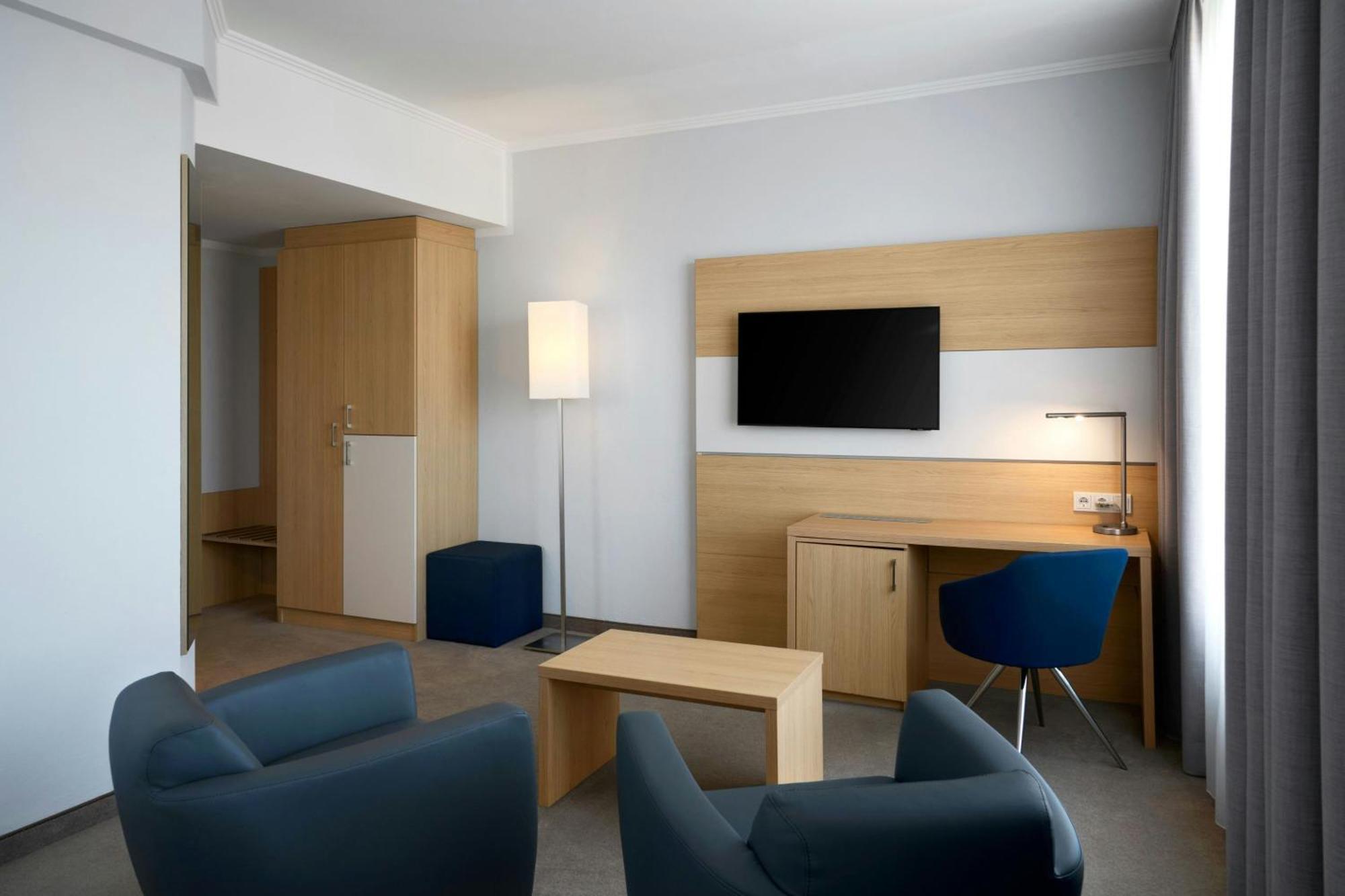 Spacious Standard King Room Courtyard View