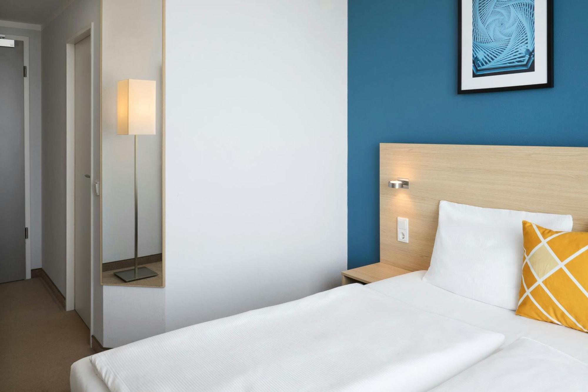 Standard King Room Street View
