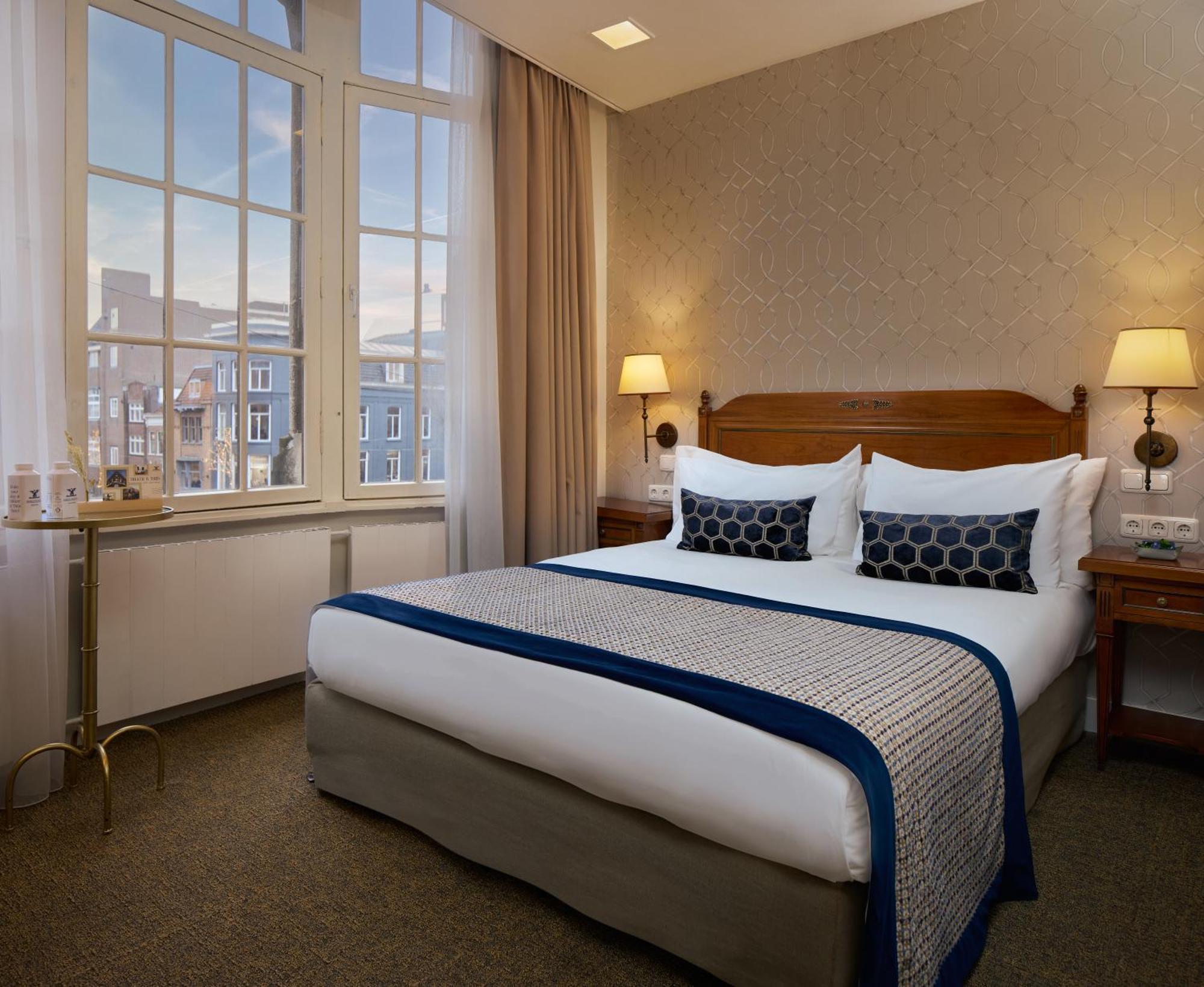 Small Canal View Room