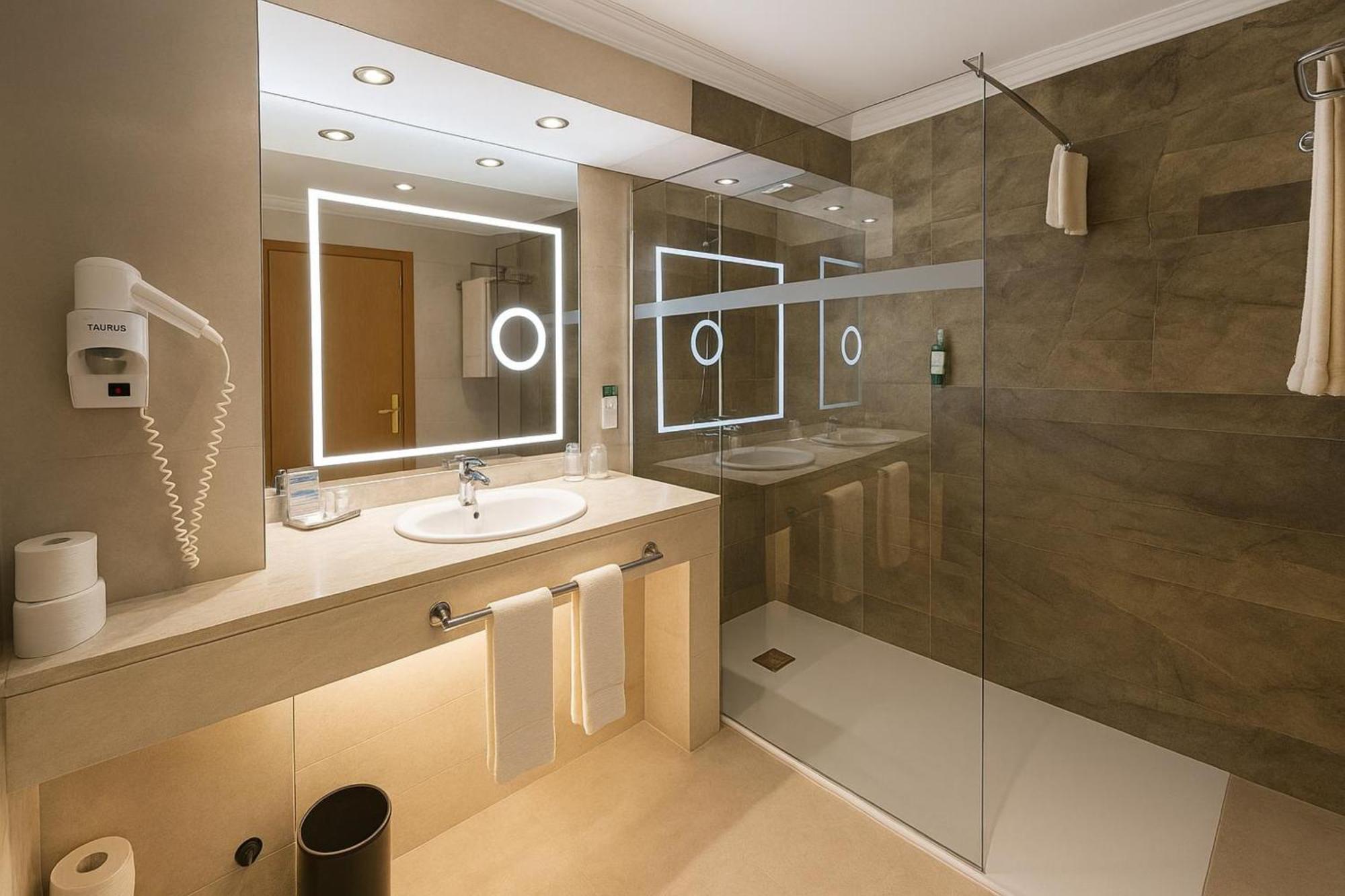 Deluxe Twin Room Land View