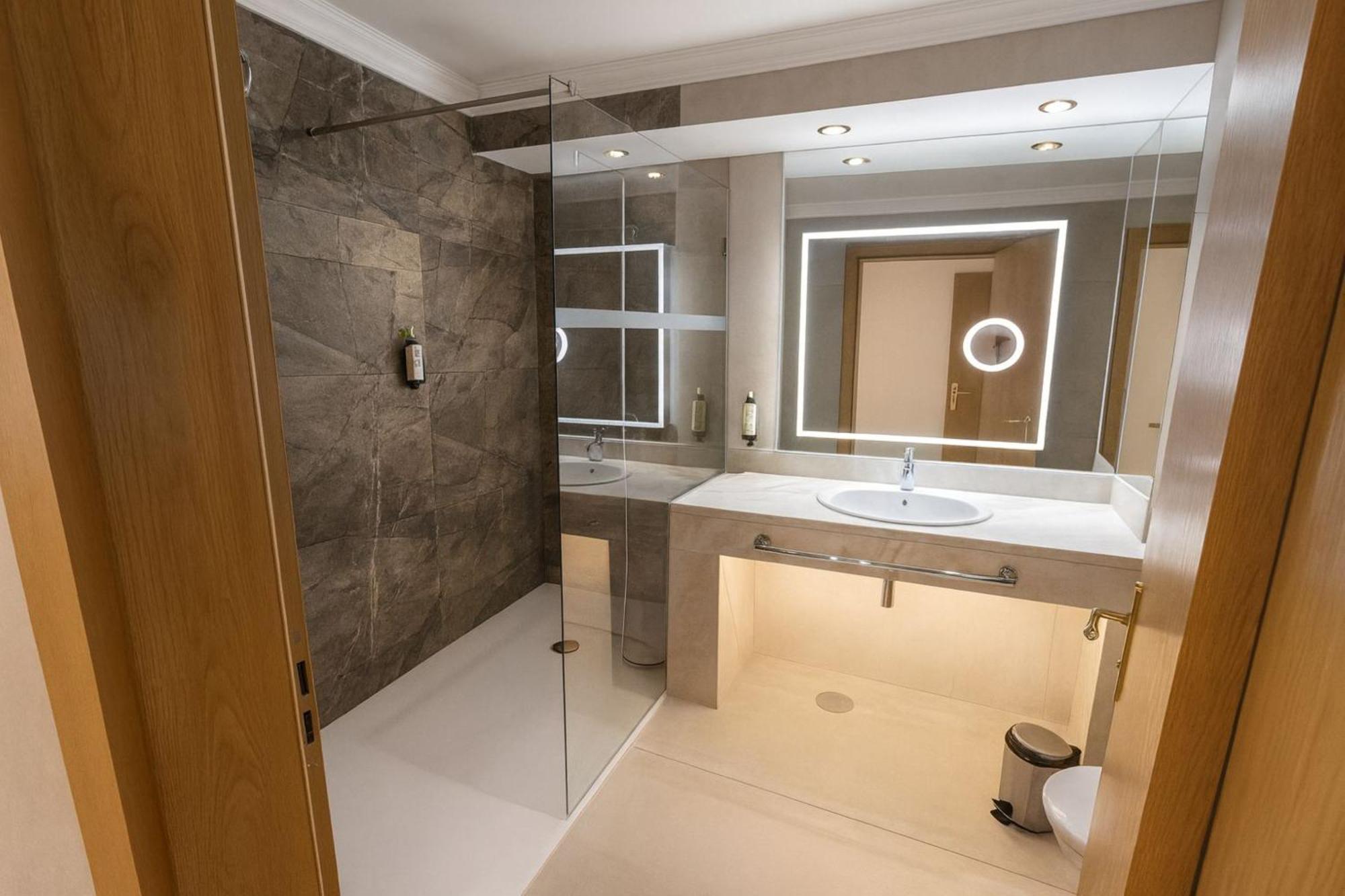 Deluxe Twin Room Land View