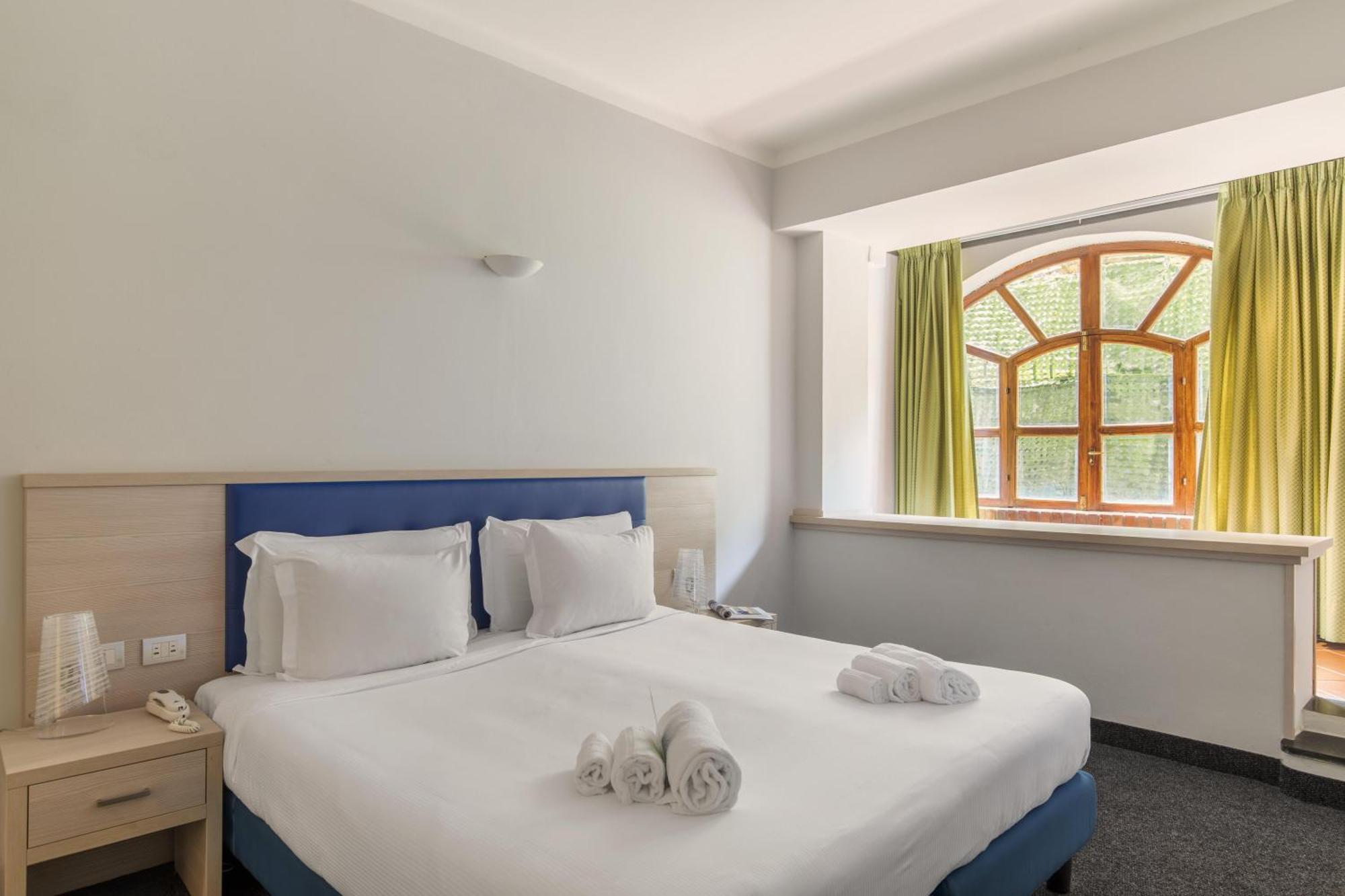 Standard Double or Twin Room,1742586708:JPEG