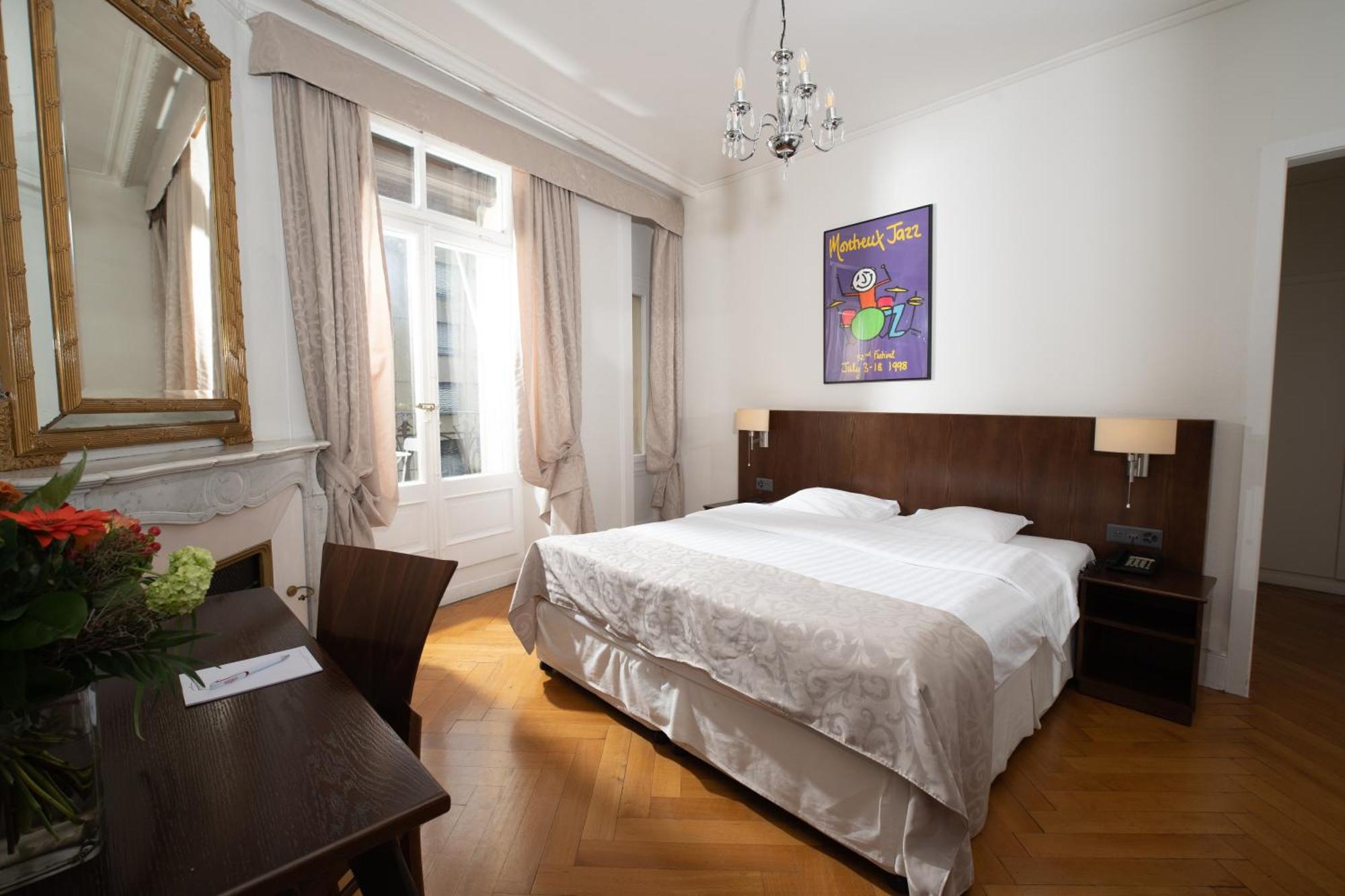 Economy Double Room Balcony – Lake View
