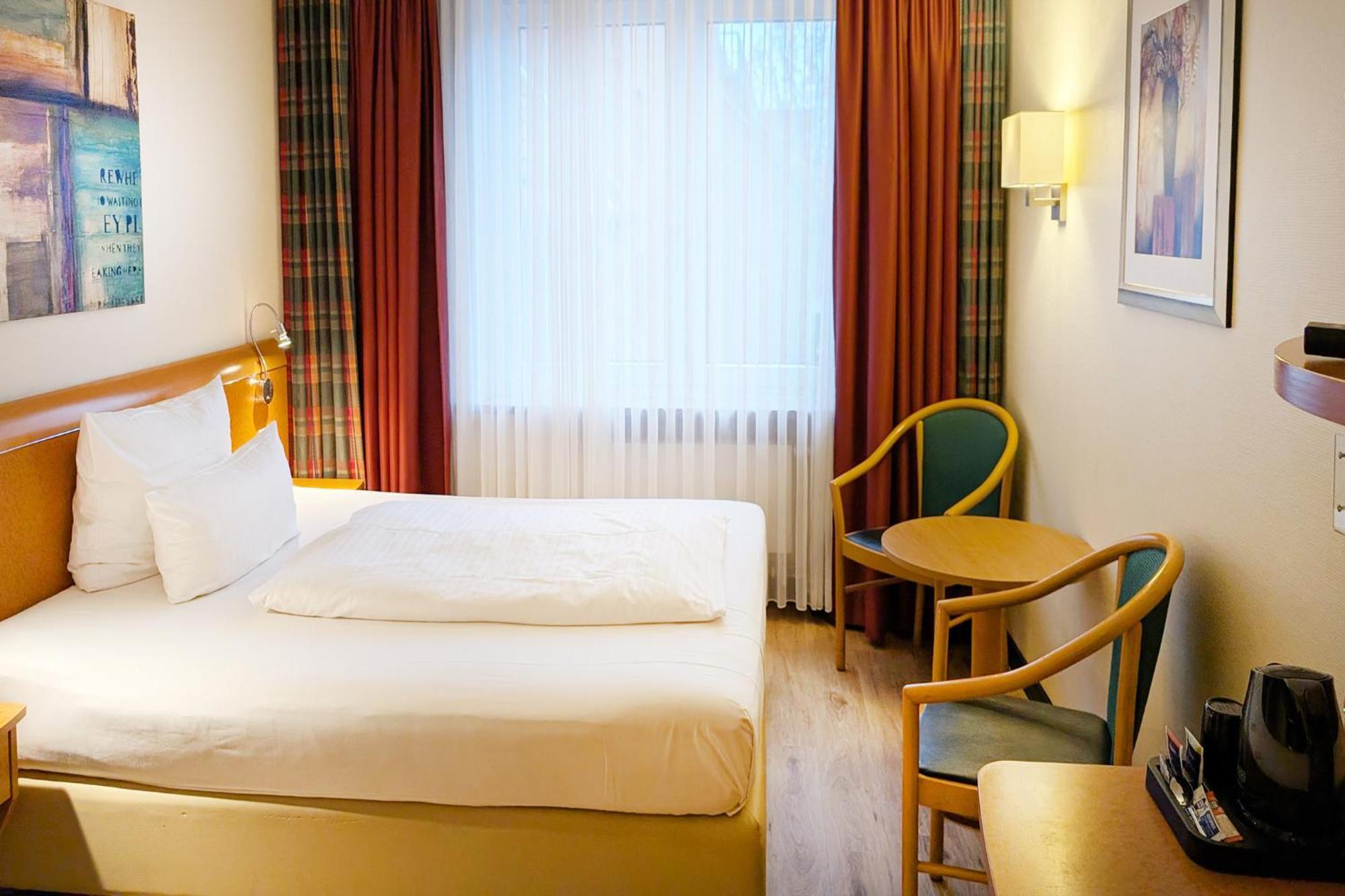 Standard Queen Room