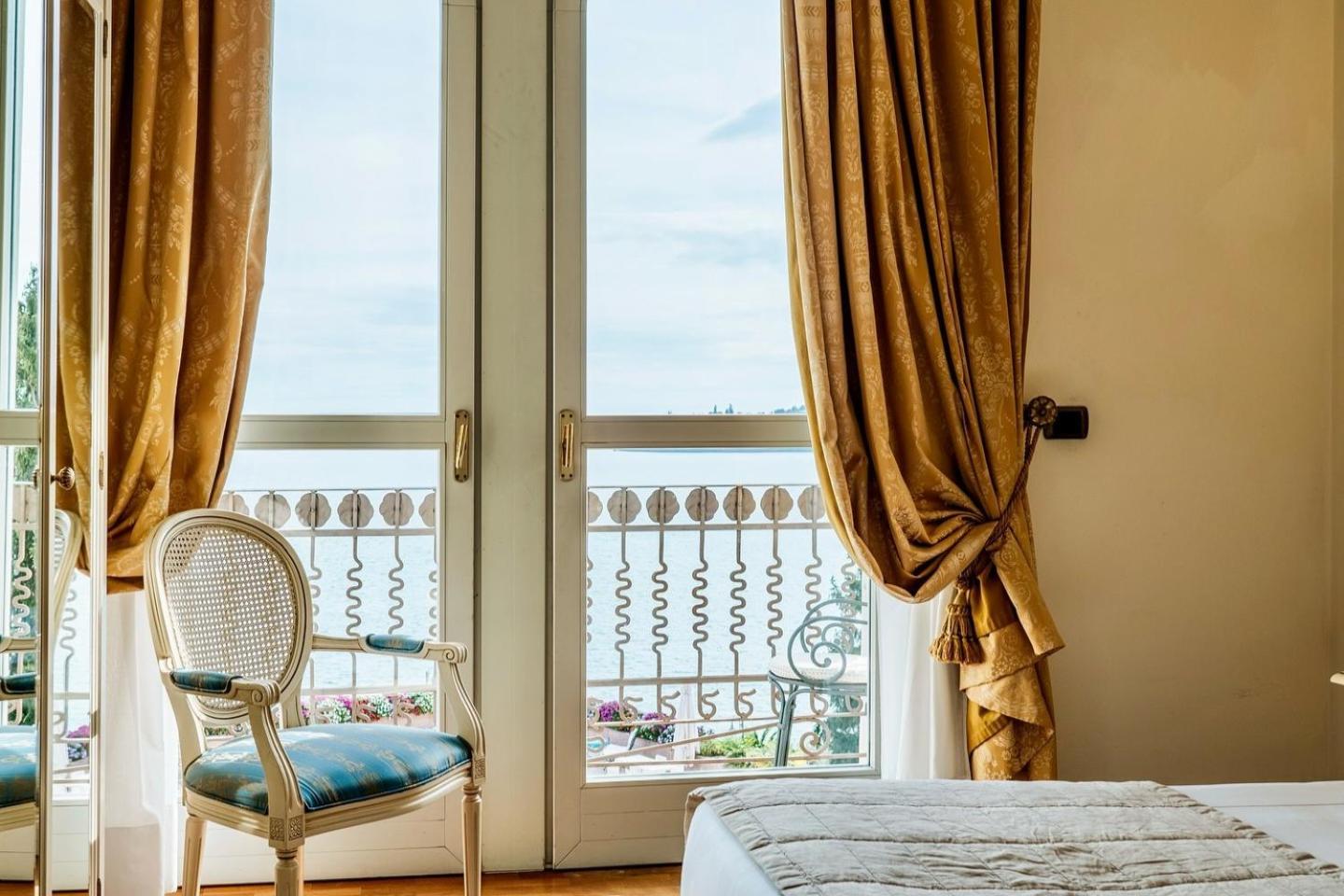 Deluxe Double Room Balcony Lake View
