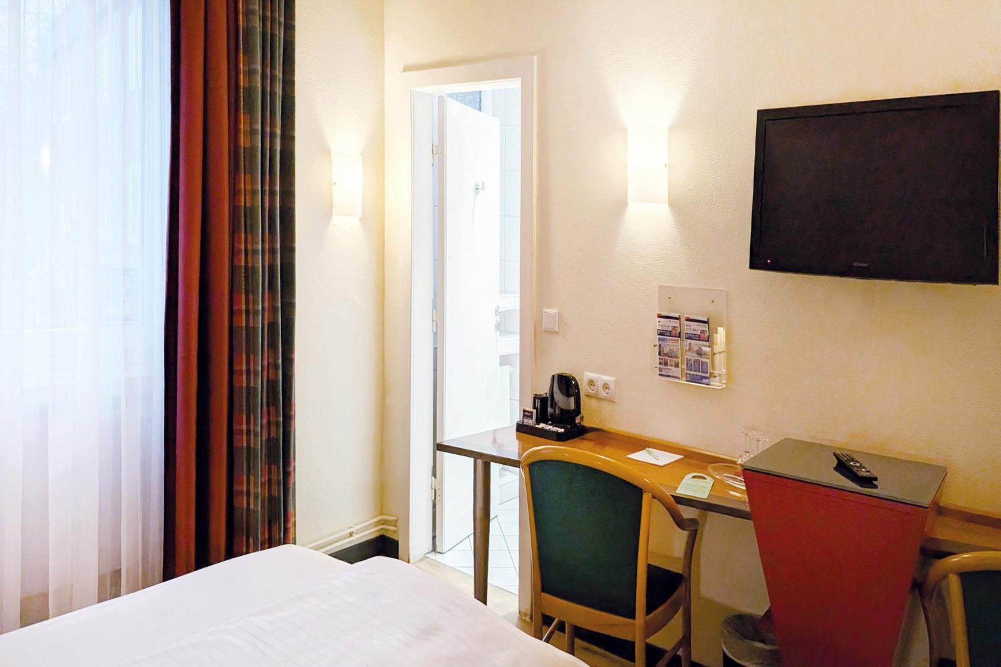 Standard Queen Room