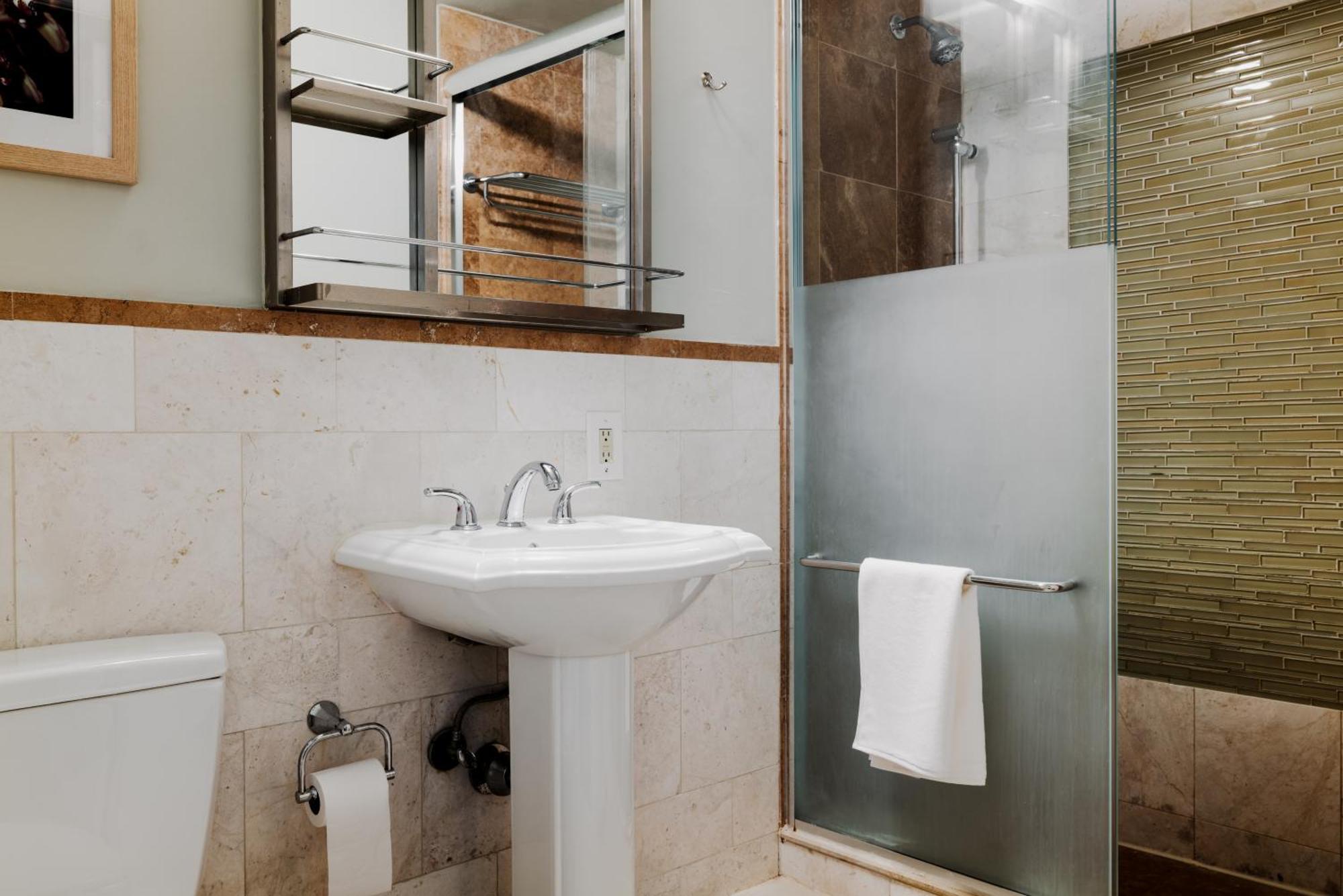 The One-Bedroom Queen Apartment