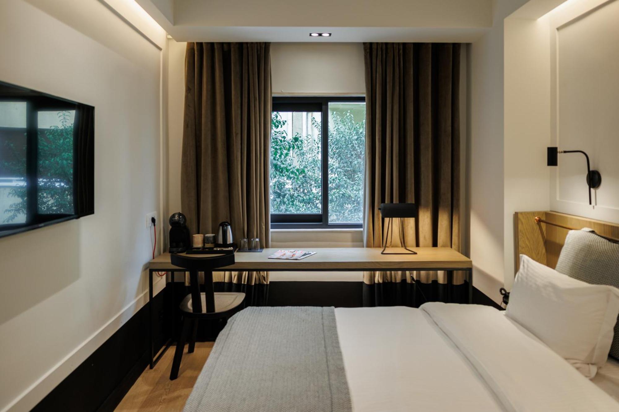 Cozy Twin Room Street View