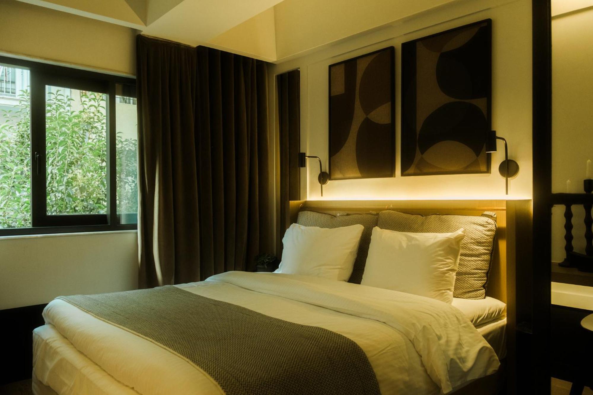 Cosy Double Room Street View