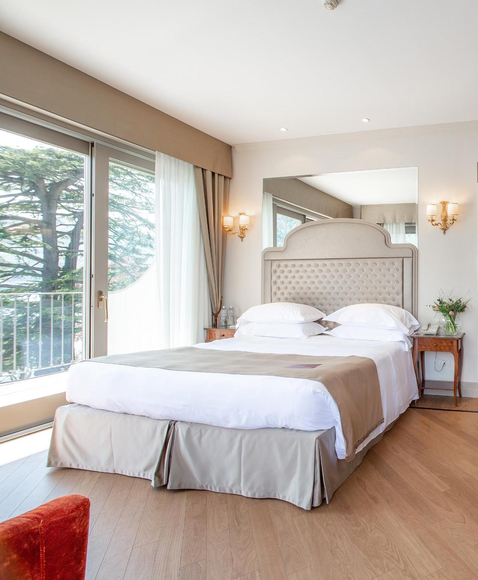 Deluxe Double or Twin Room with Lake View
