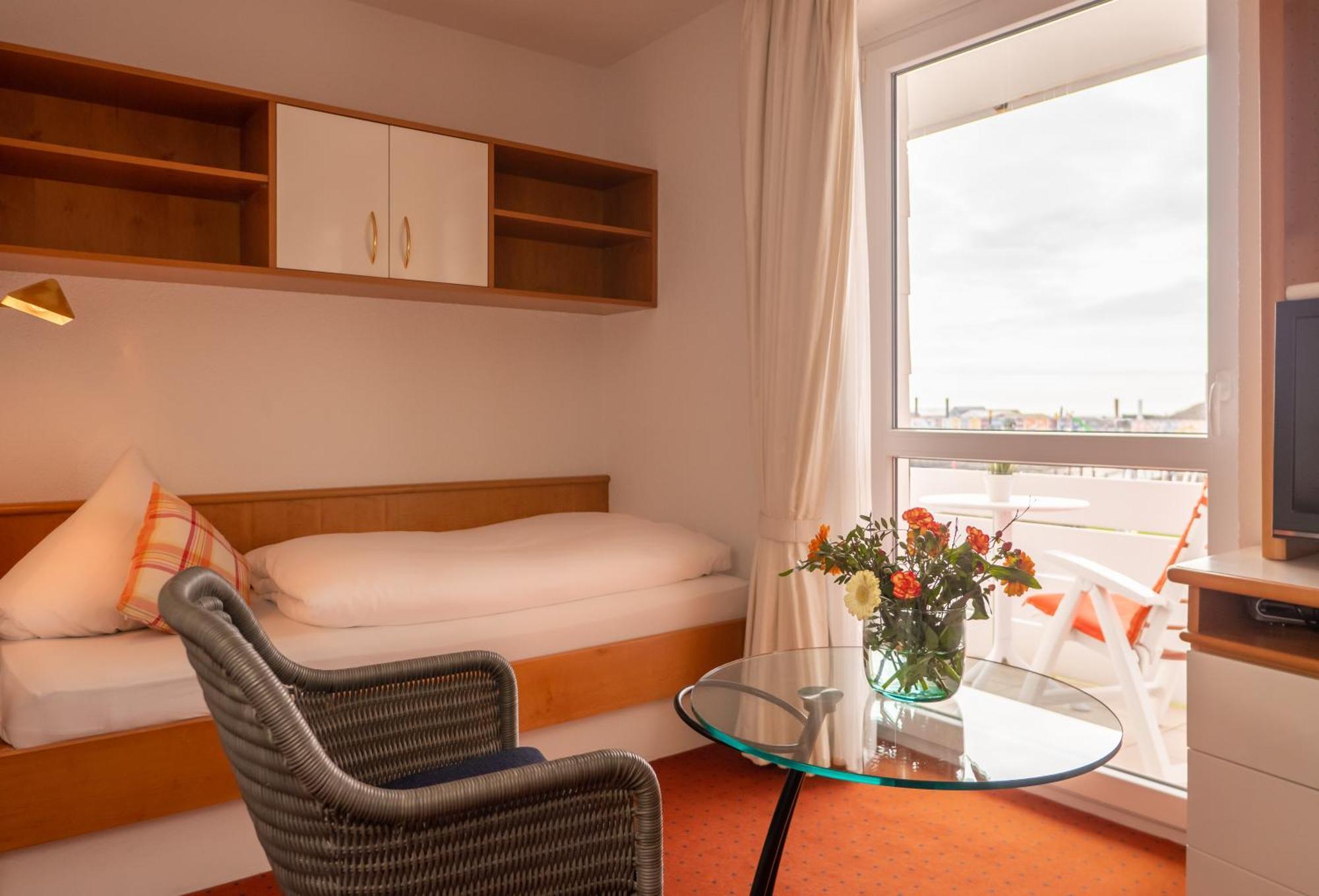 Single Room sidewise balcony