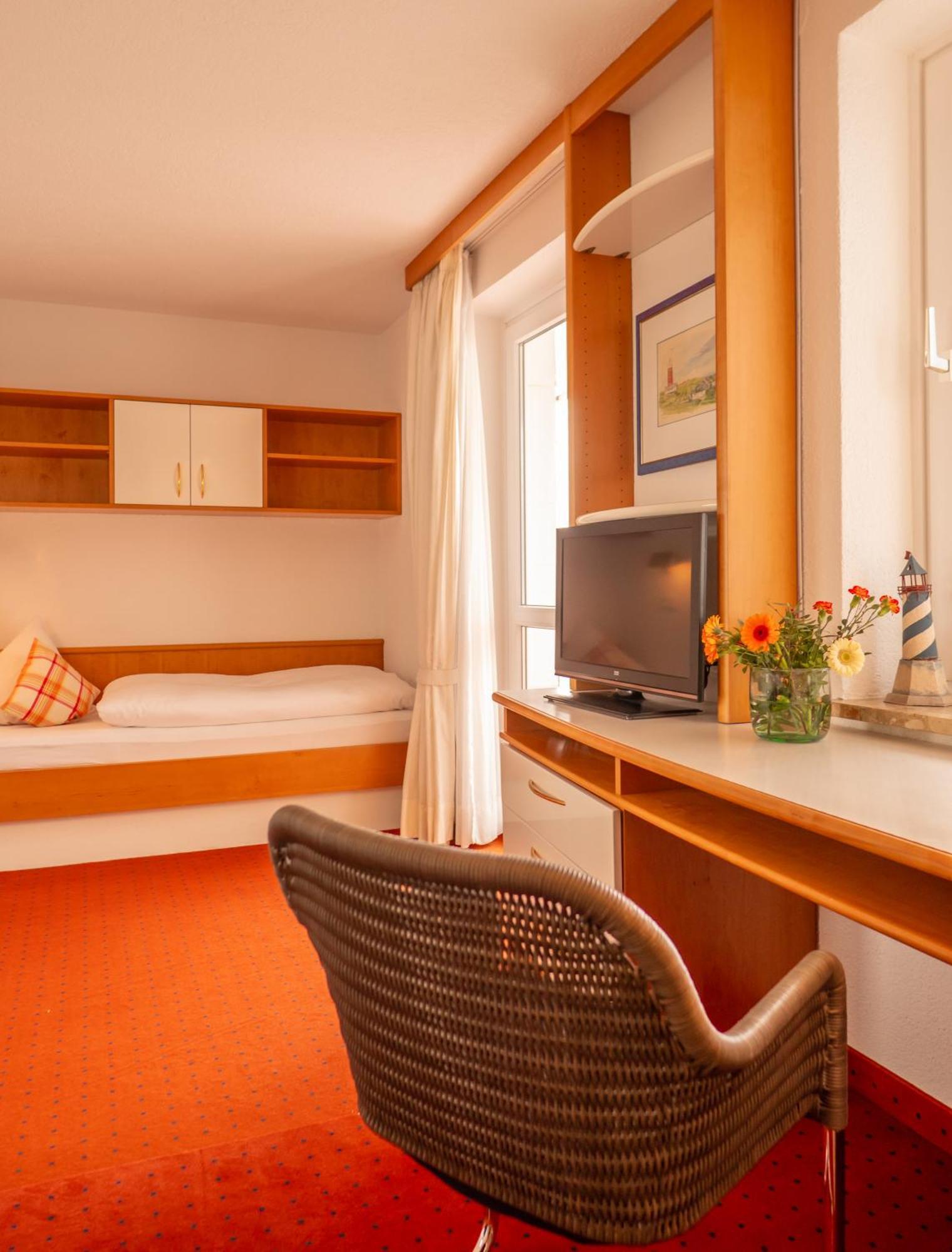 Single Room sidewise balcony
