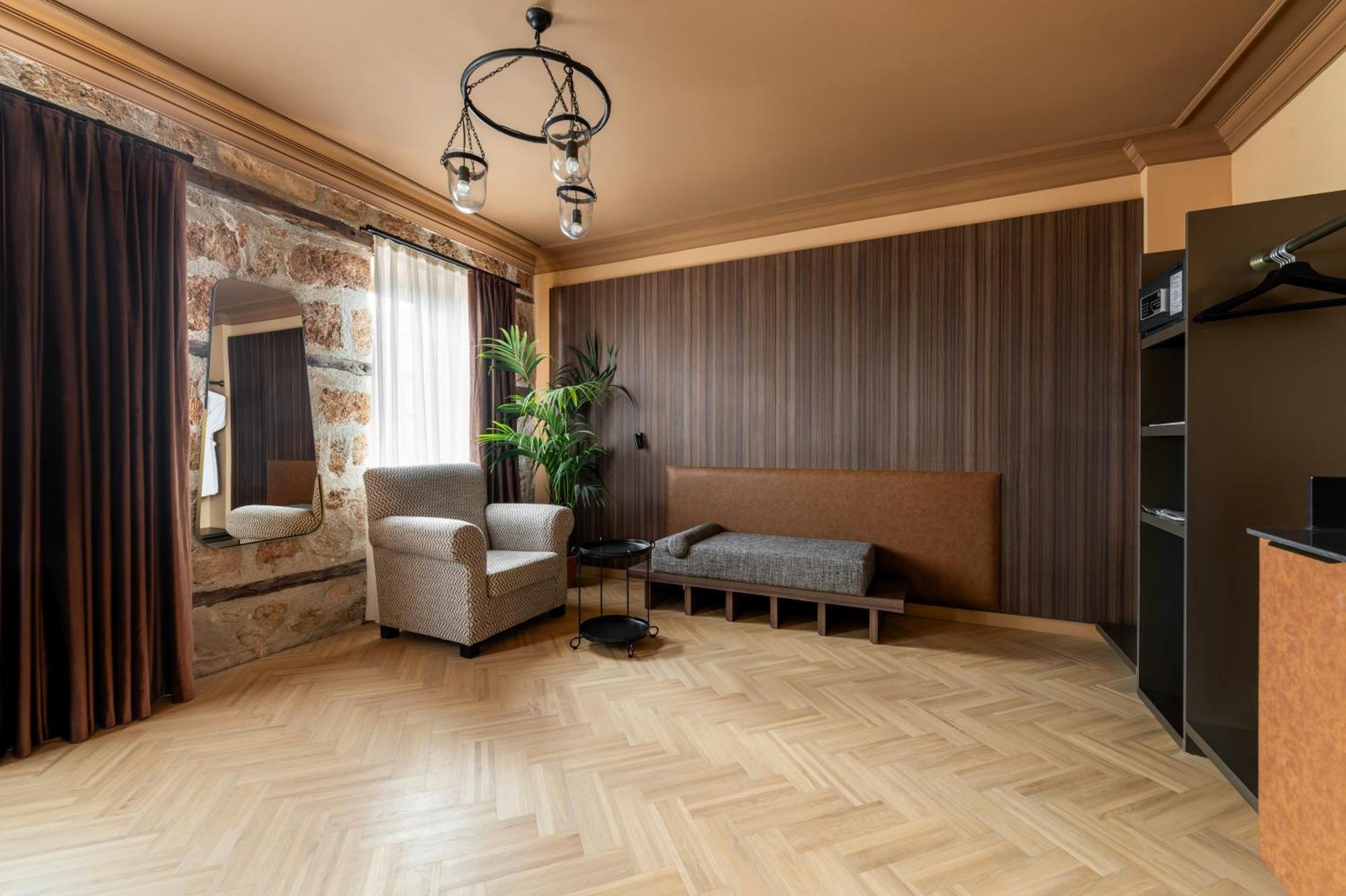 Gazetta Superior Room