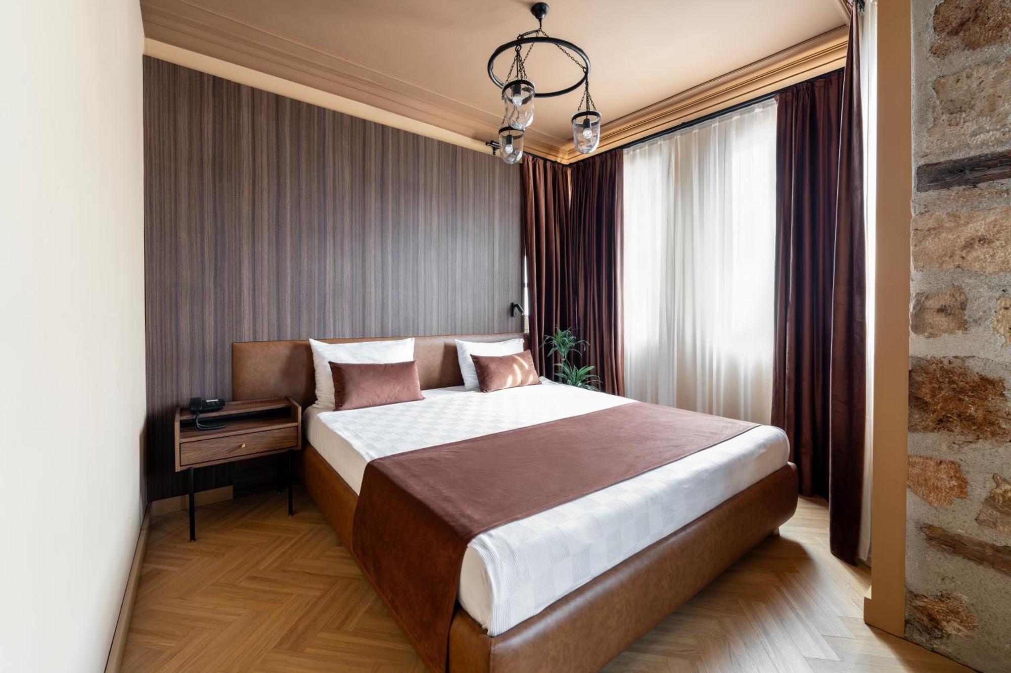 Gazetta Superior Room