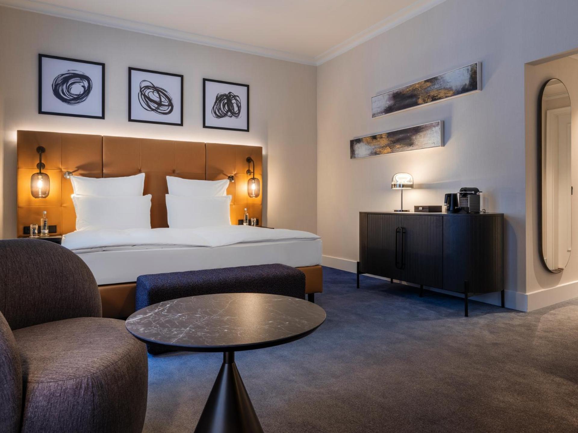 Deluxe Signature Room
