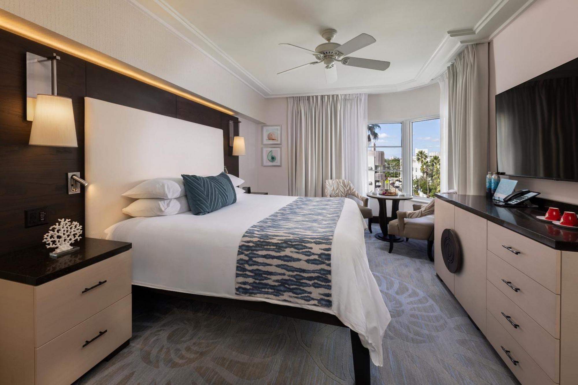 Standard 1 King Bed