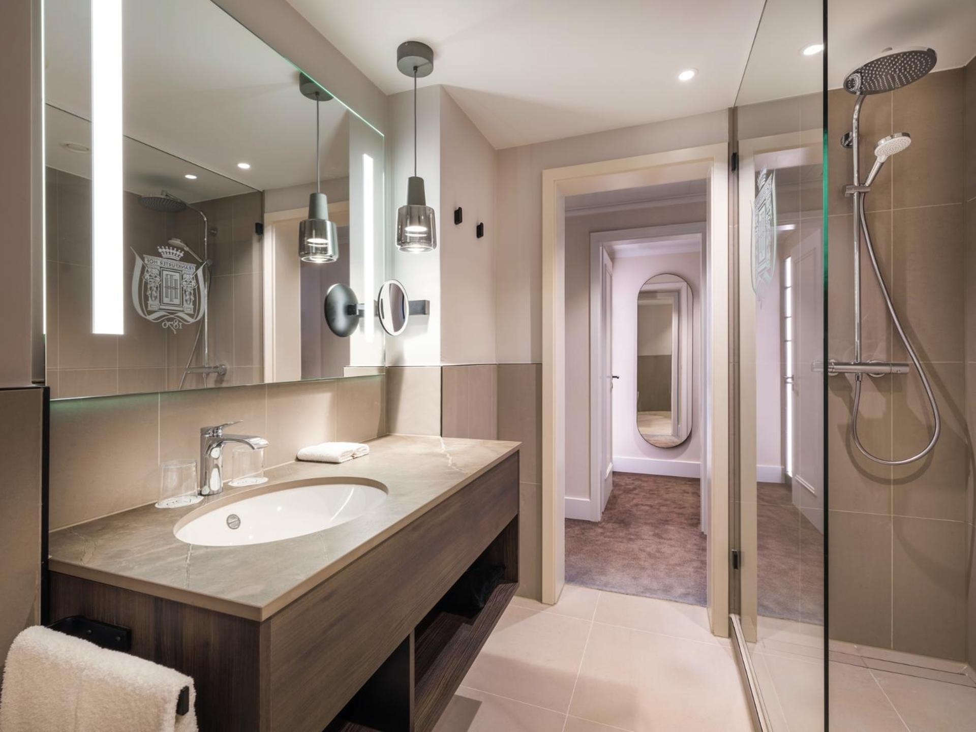 Deluxe Signature Room