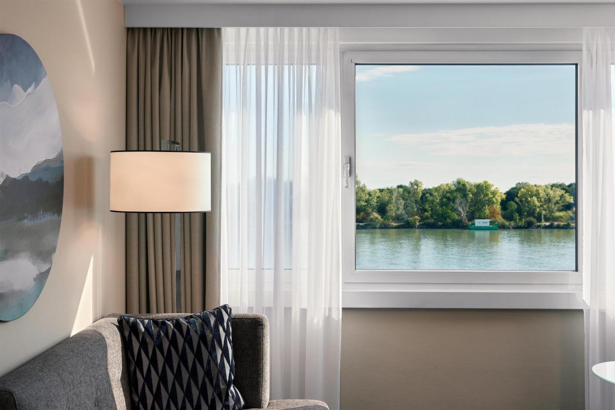 Waterfront King Room Sofa Bed