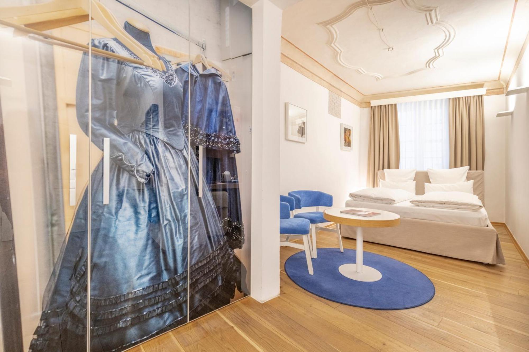 Standard Queen Room