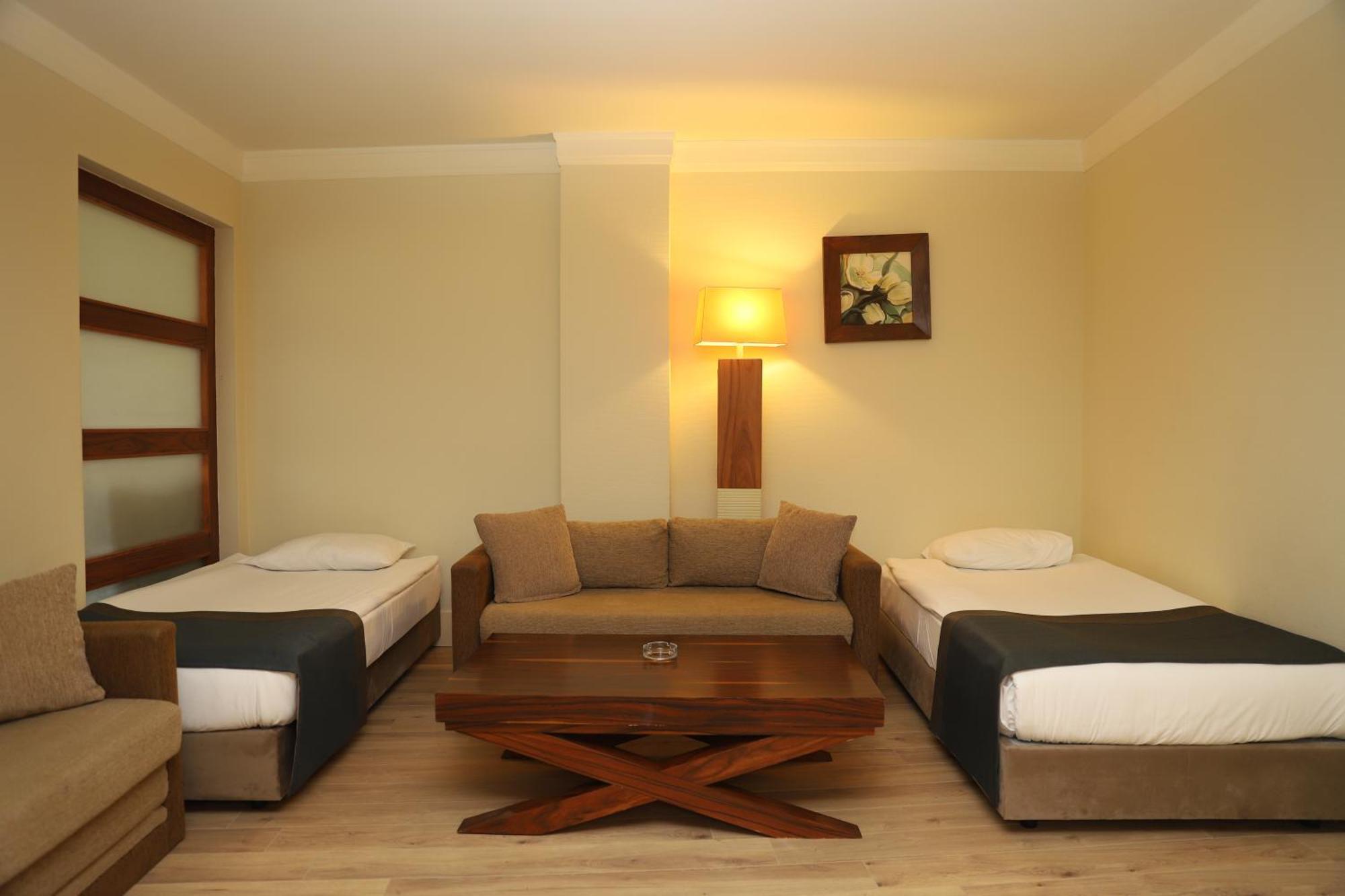 Family Suite Land View