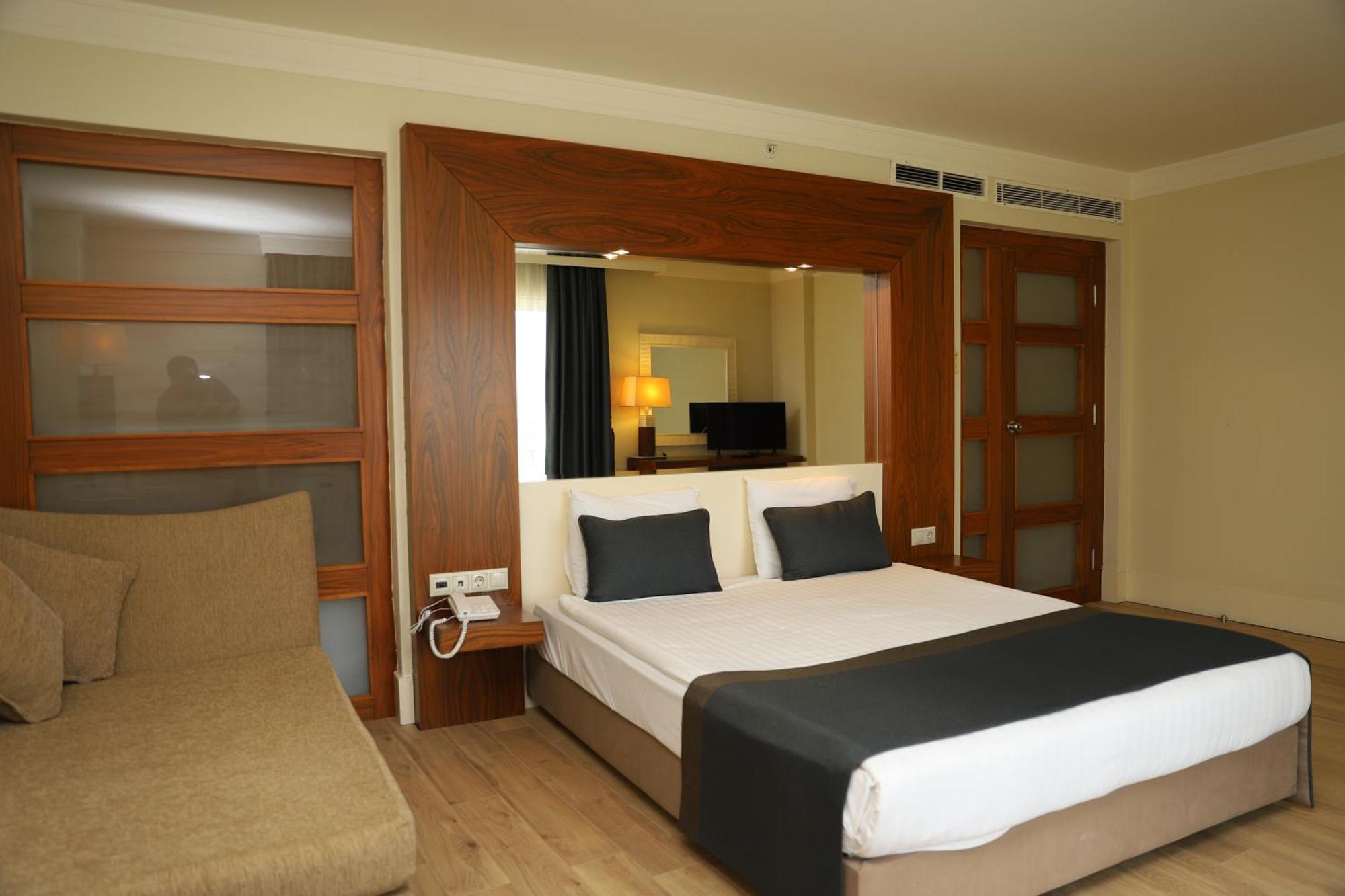 Family Suite Land View