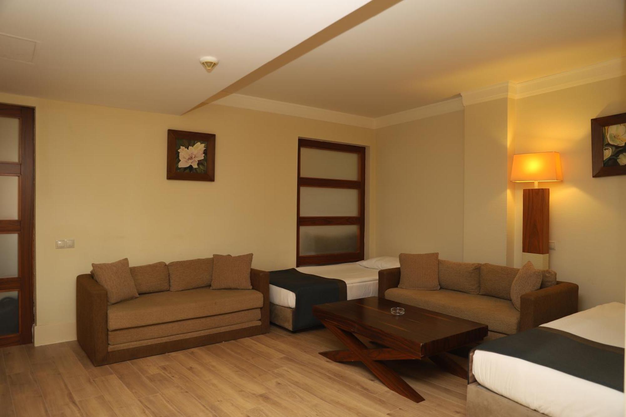 Family Suite Land View