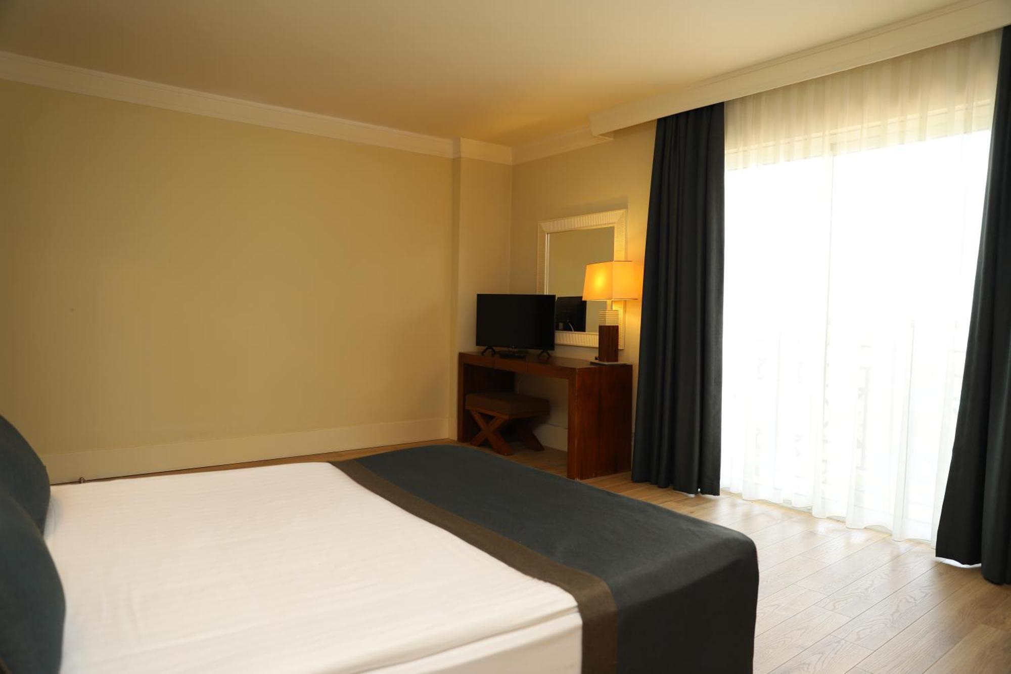 Family Suite Land View