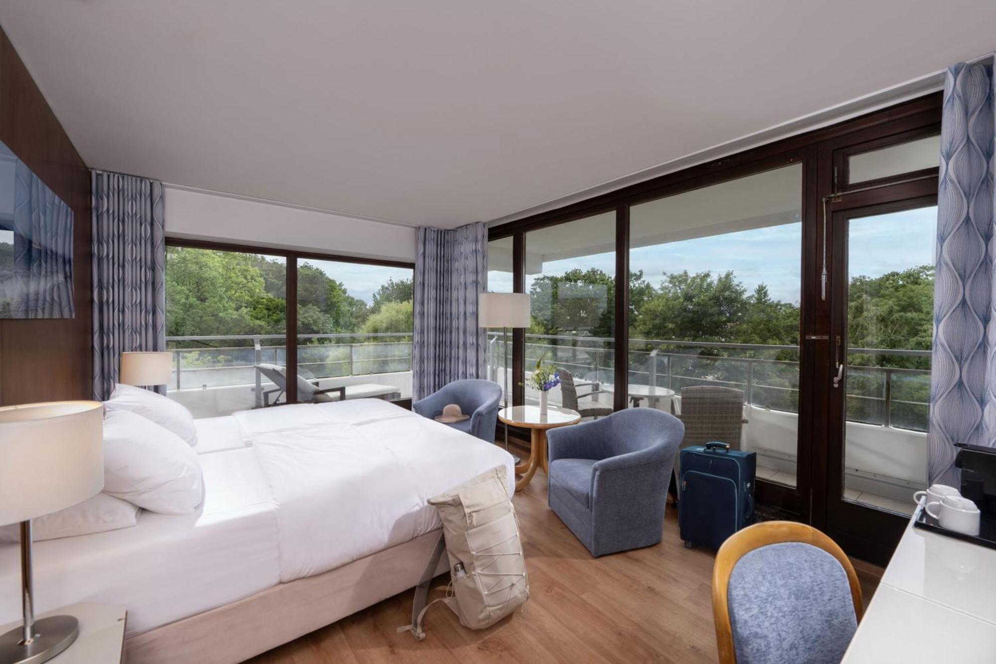 Superior Plus Corner room park view