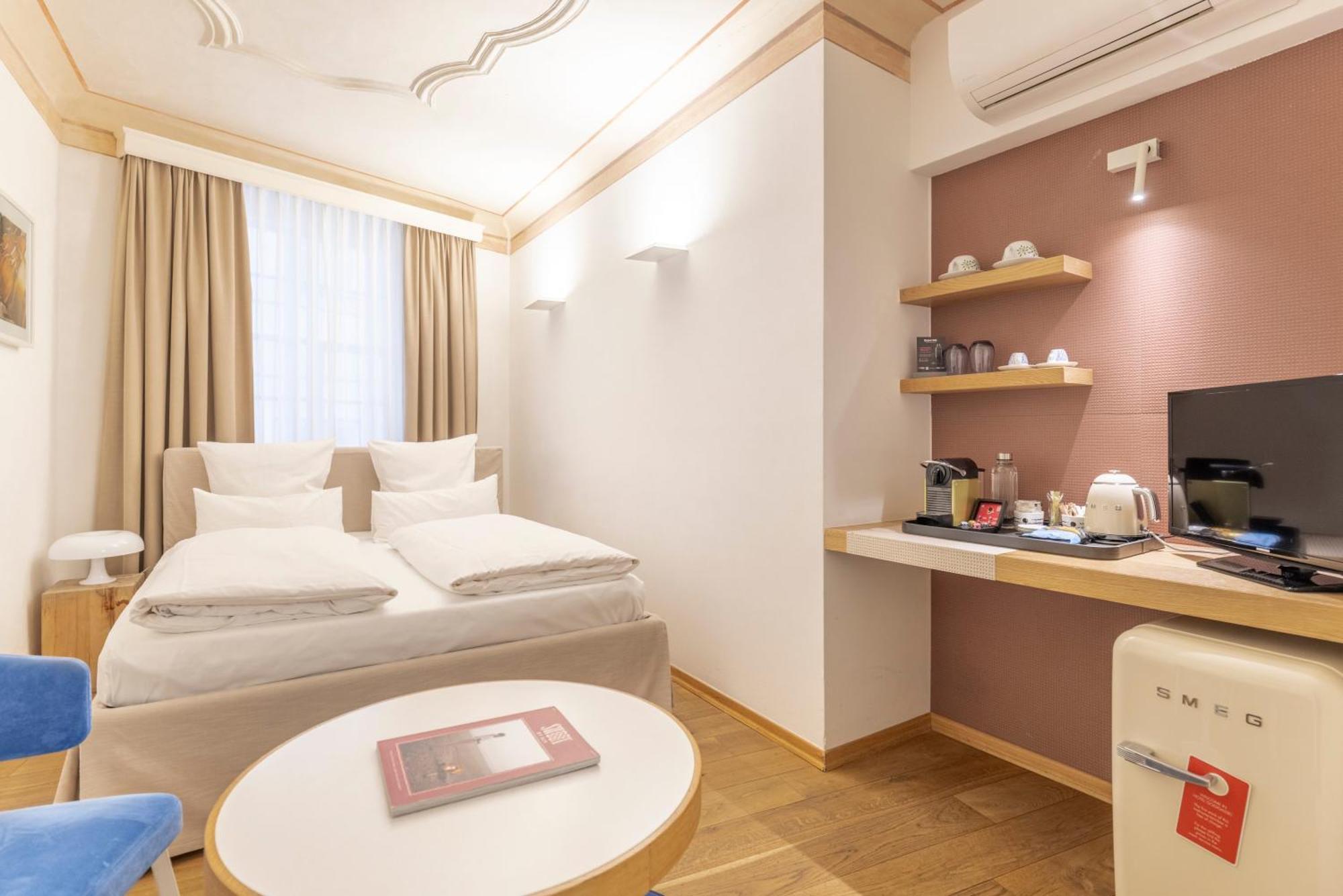 Standard Queen Room