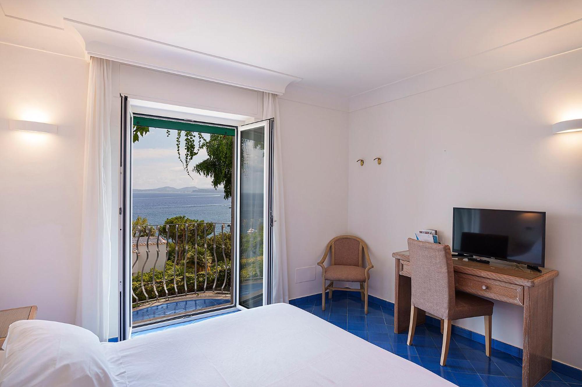 Double or Twin Room Sea View