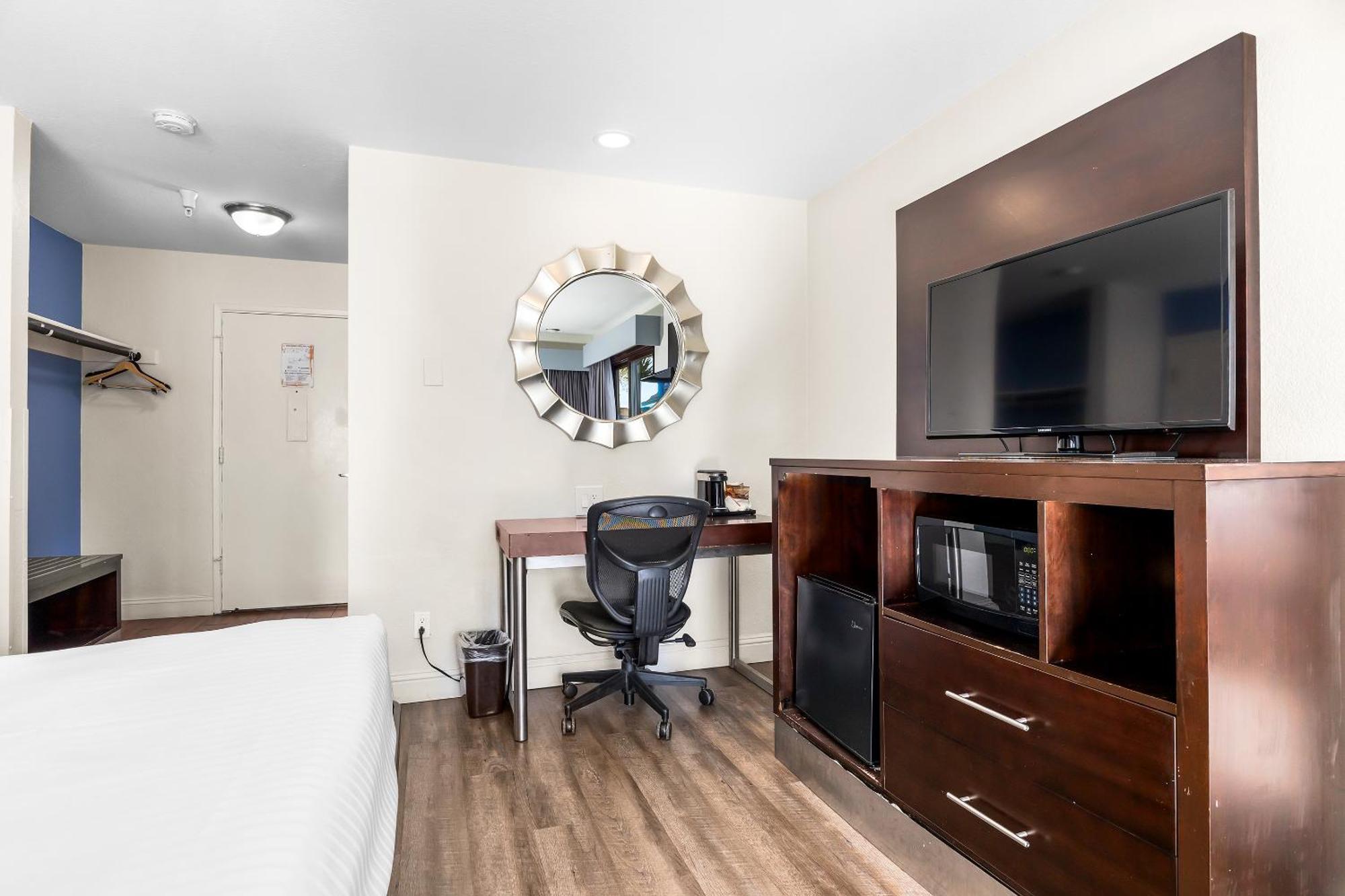Standard Queen Room Two Queen Beds