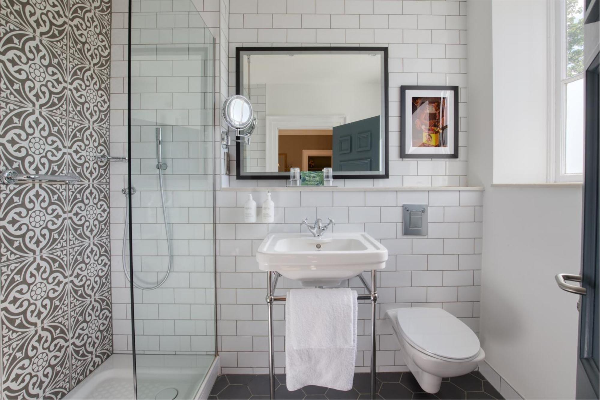 George Walton Junior King Suite