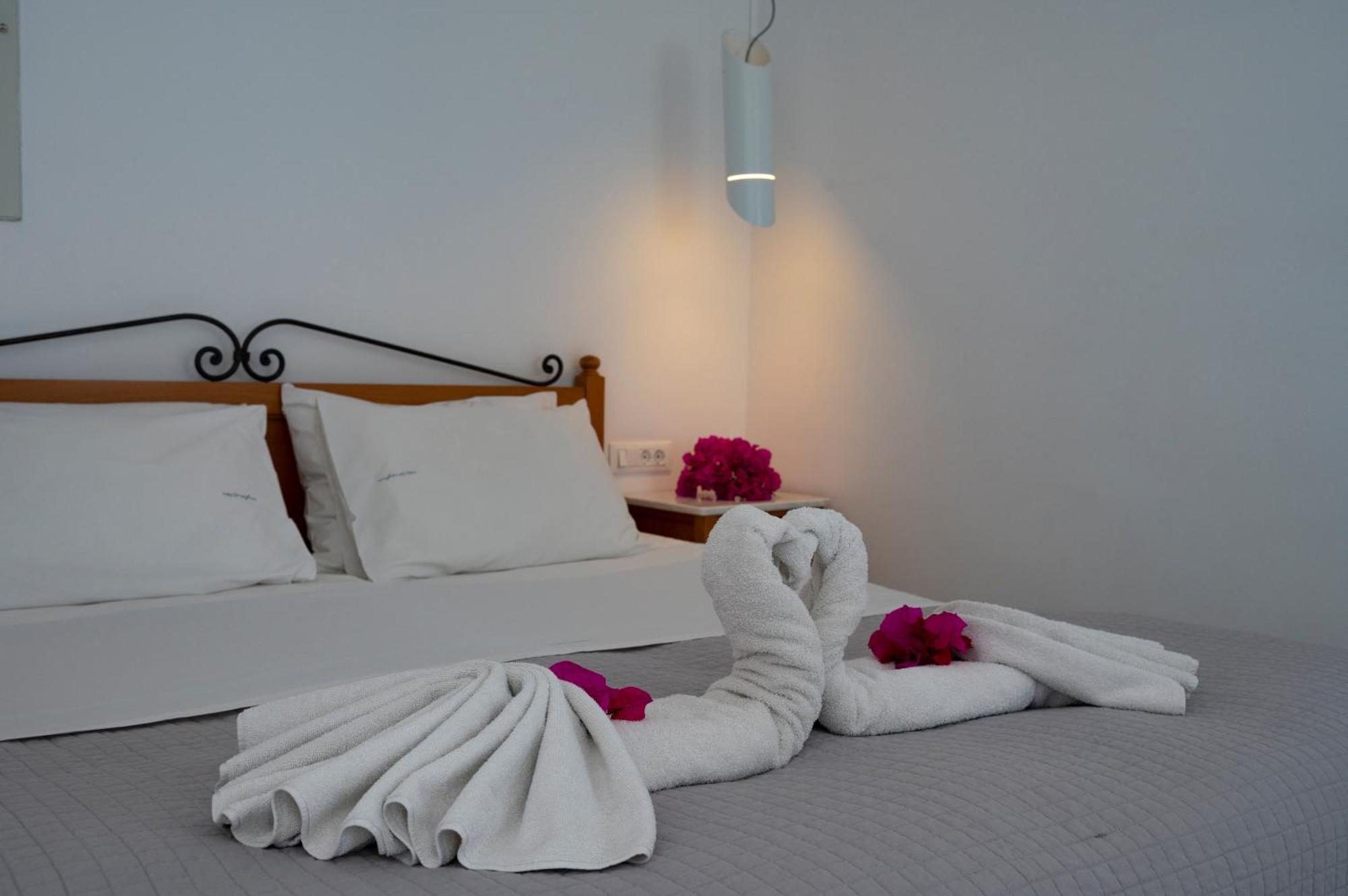 Quarto com 2 Camas de Solteiro Sem Vista