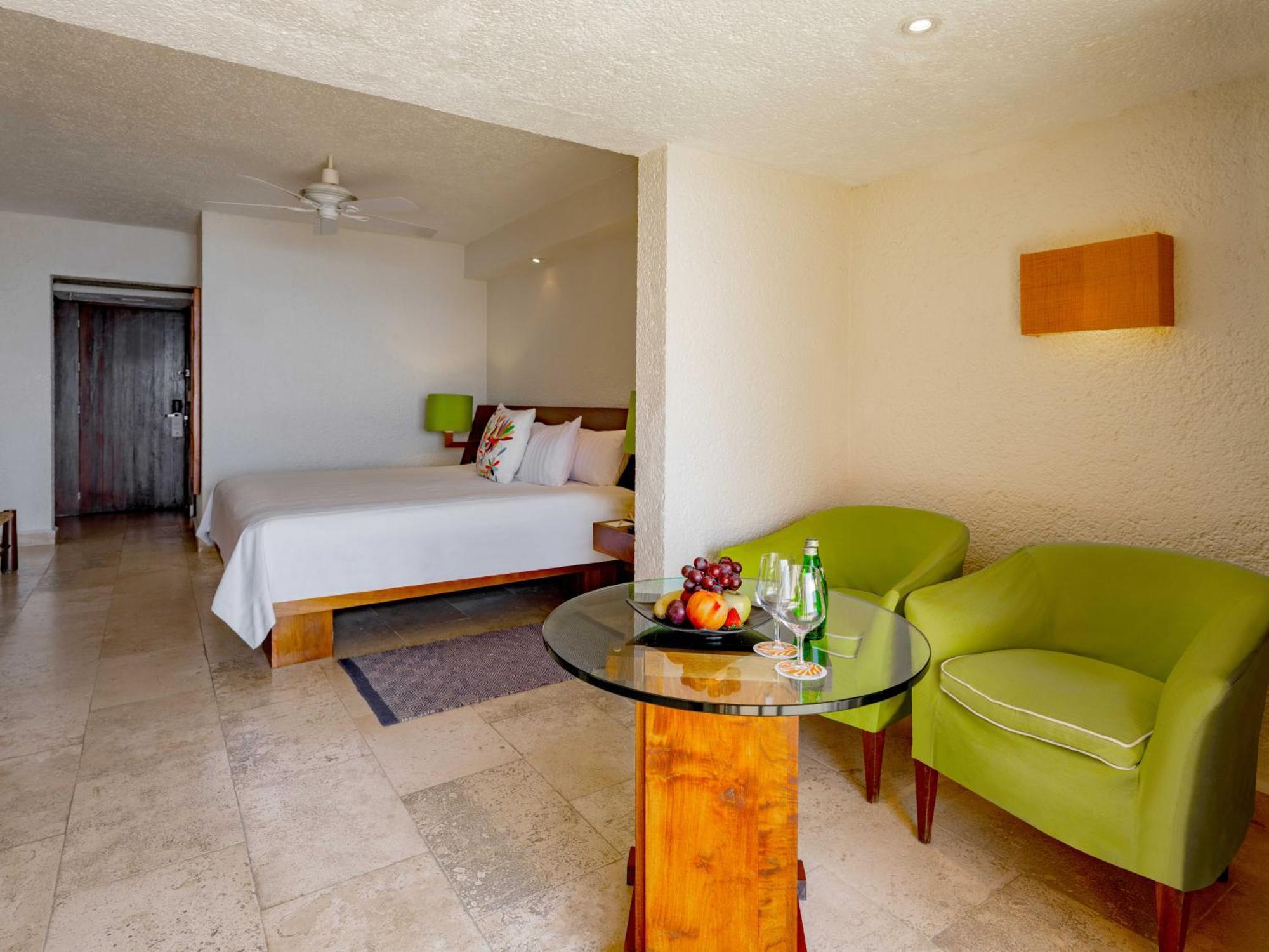 Deluxe Grand King Room