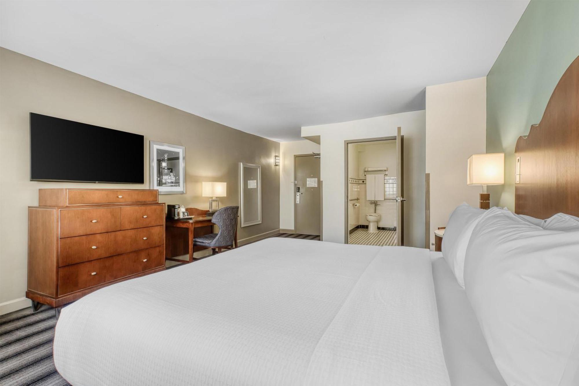 King Room with Bath Tub - Disability Access Room/Non-Smoking