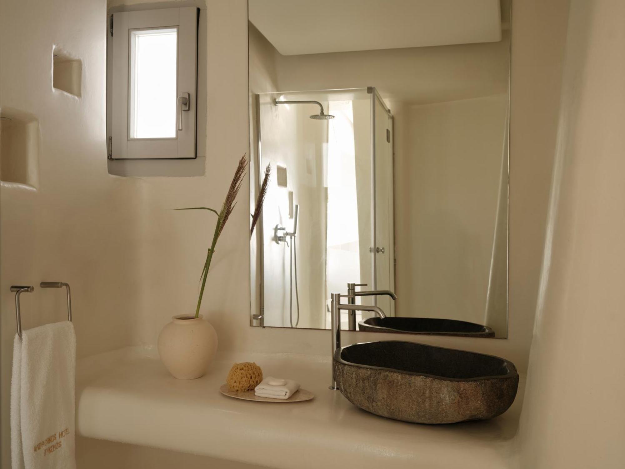 Cocoon Room or Pool View Jacuzzi